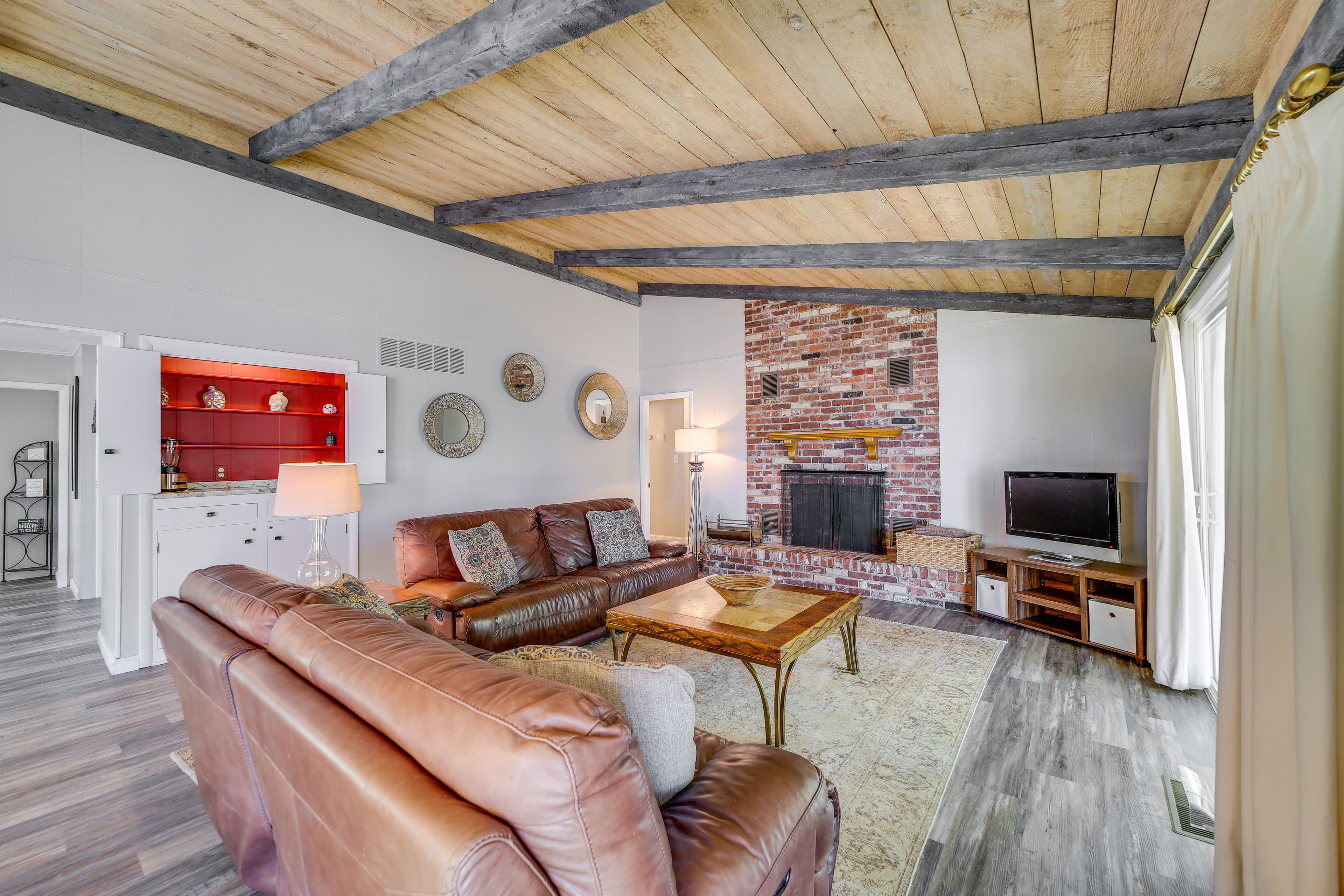 Living Room | Free WiFi | Flat-Screen TV | Fireplace (Decorative Only)