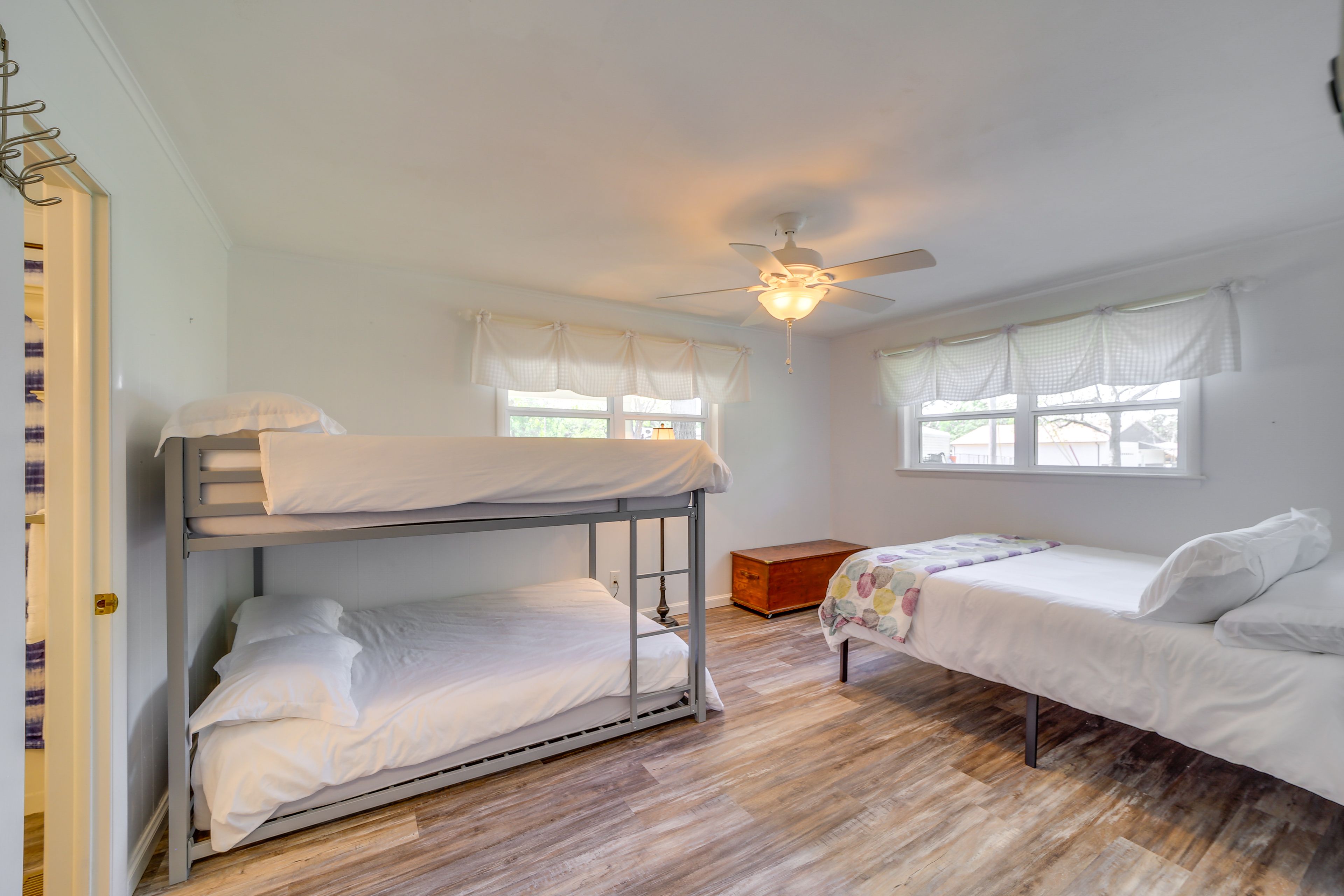 Bedroom 3 | Queen Bed | Full Bunk Bed