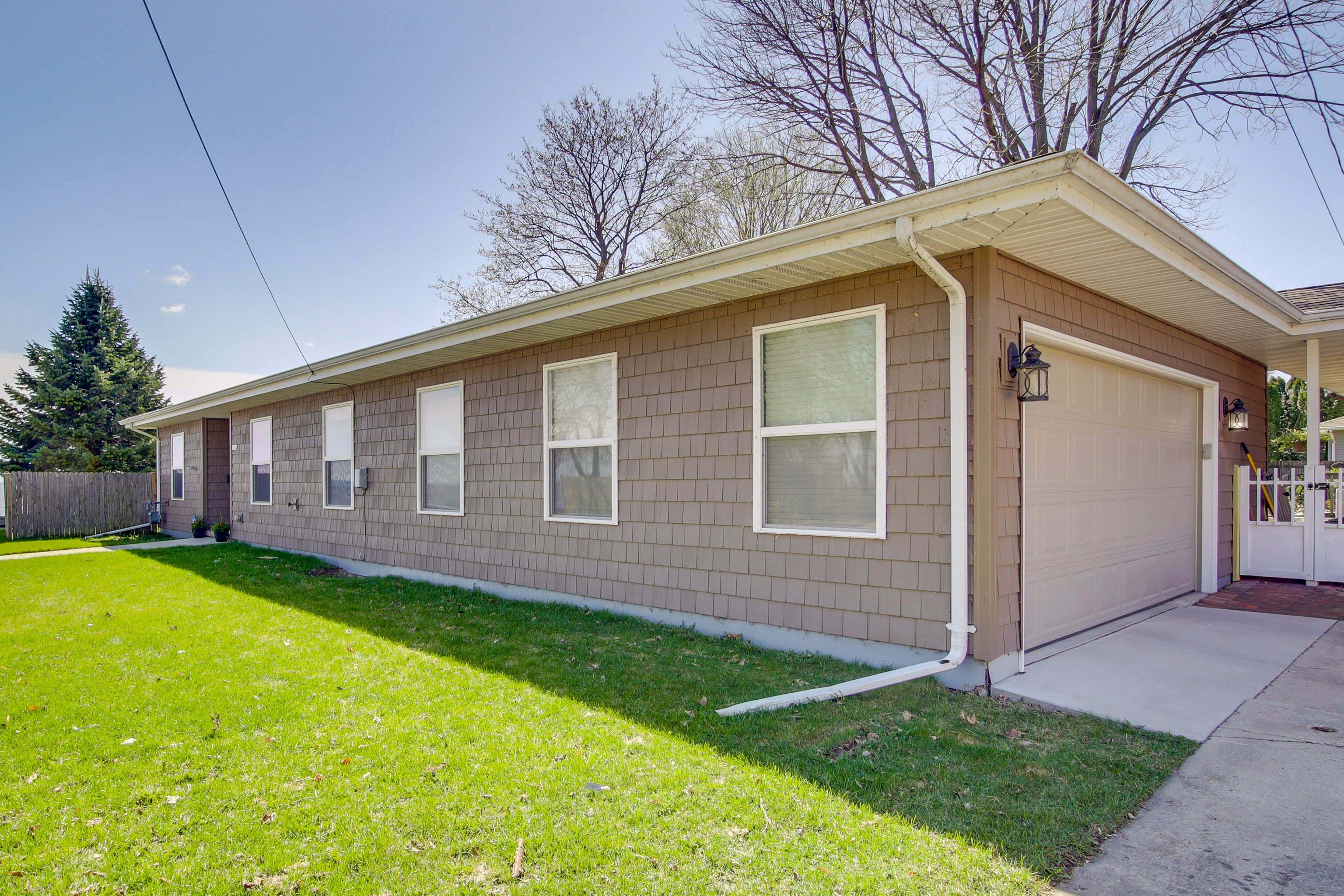 Parking | Heated Garage (2 Vehicles) | Driveway (3 Vehicles)