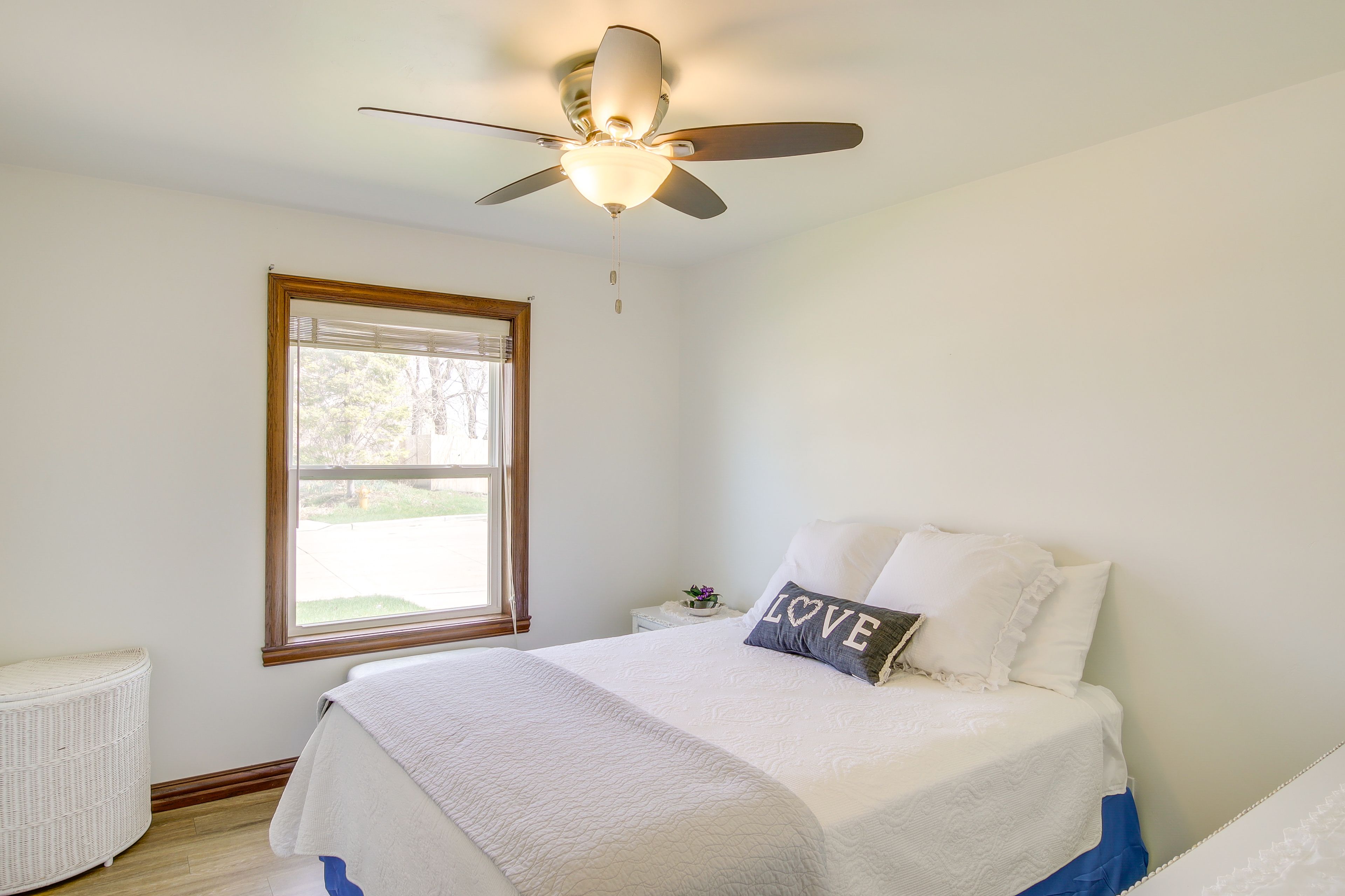 Bedroom 2 | Queen Bed