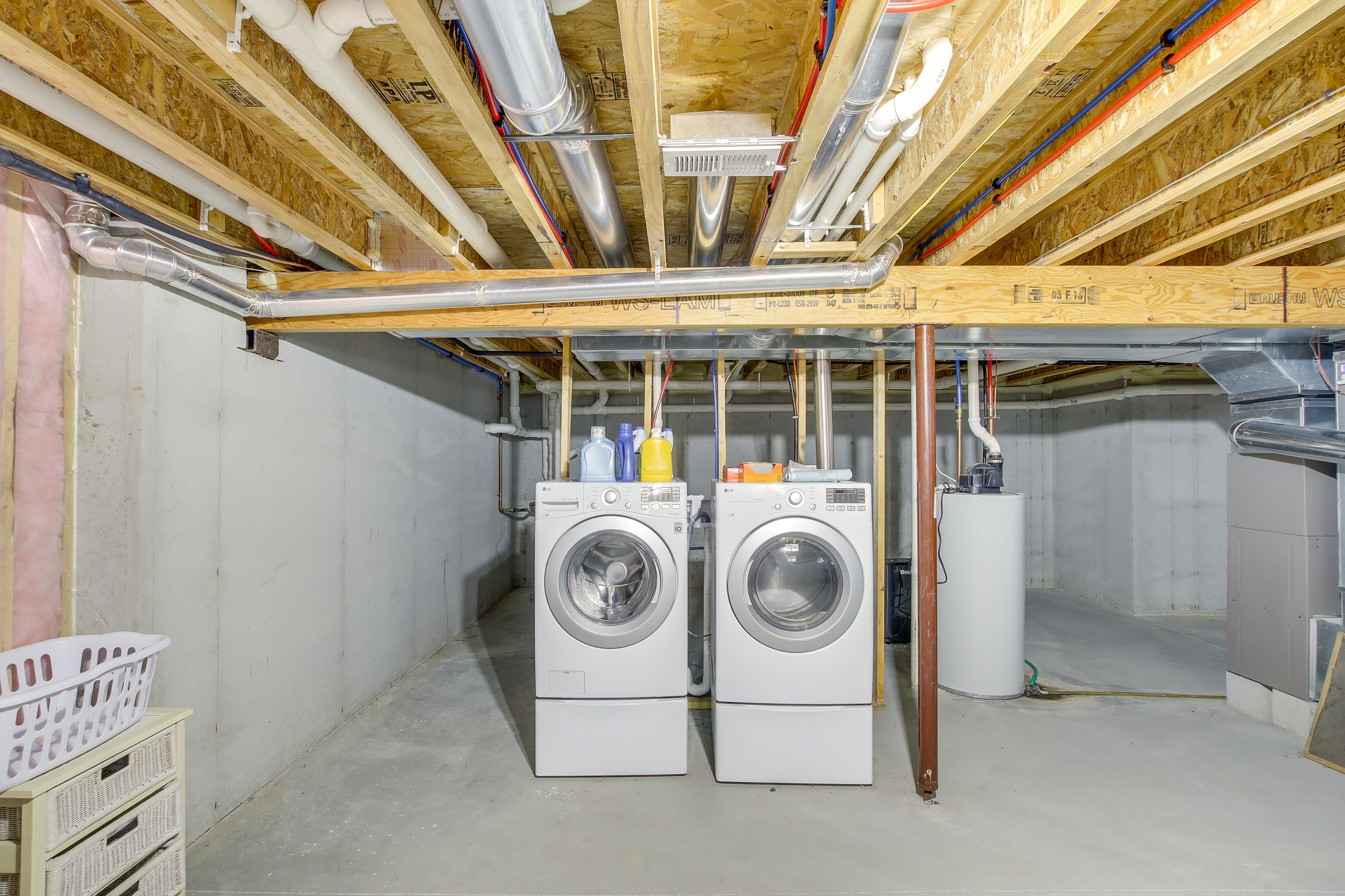 Basement | Washer & Dryer | Laundry Detergent