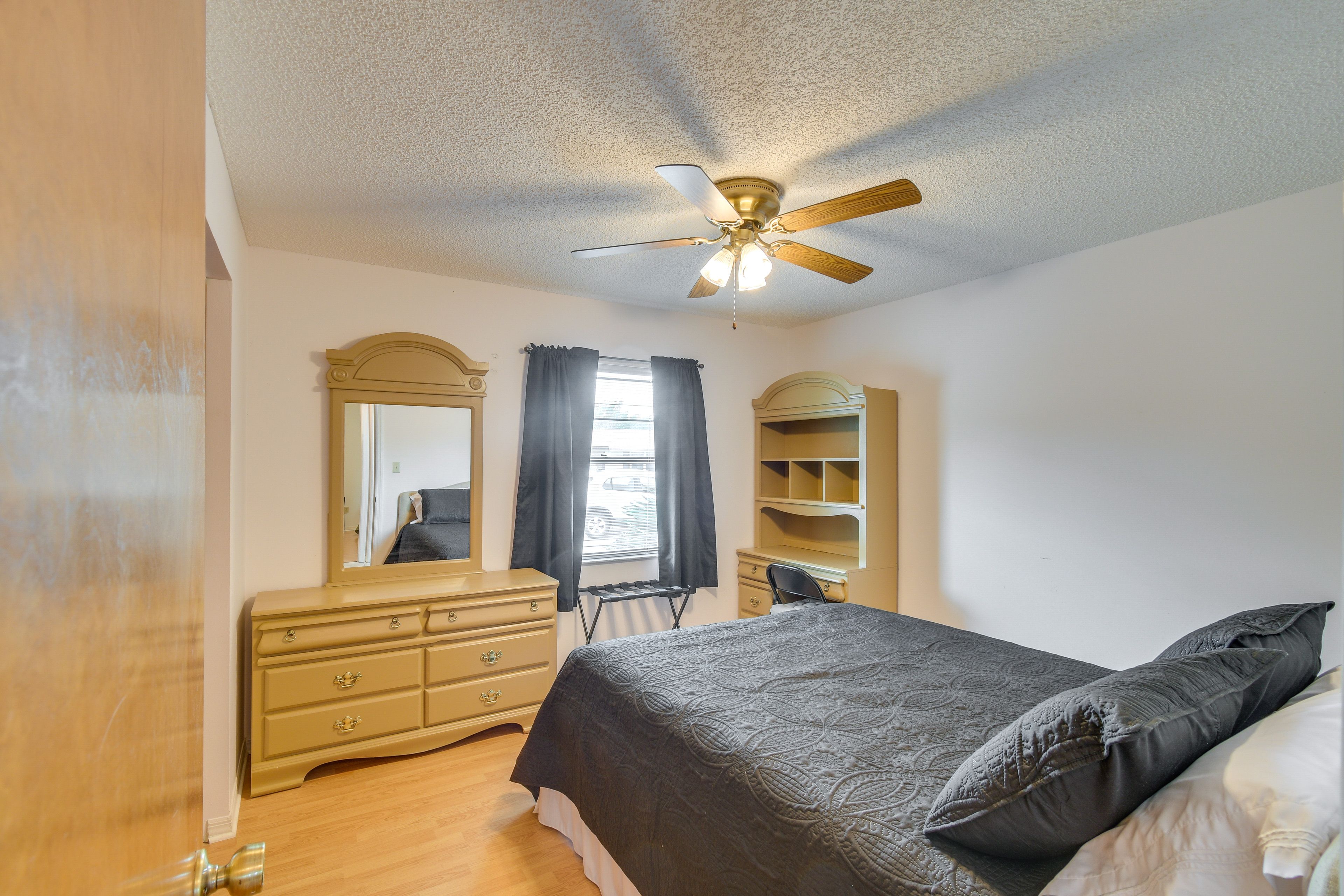 Bedroom 2 | Queen Bed