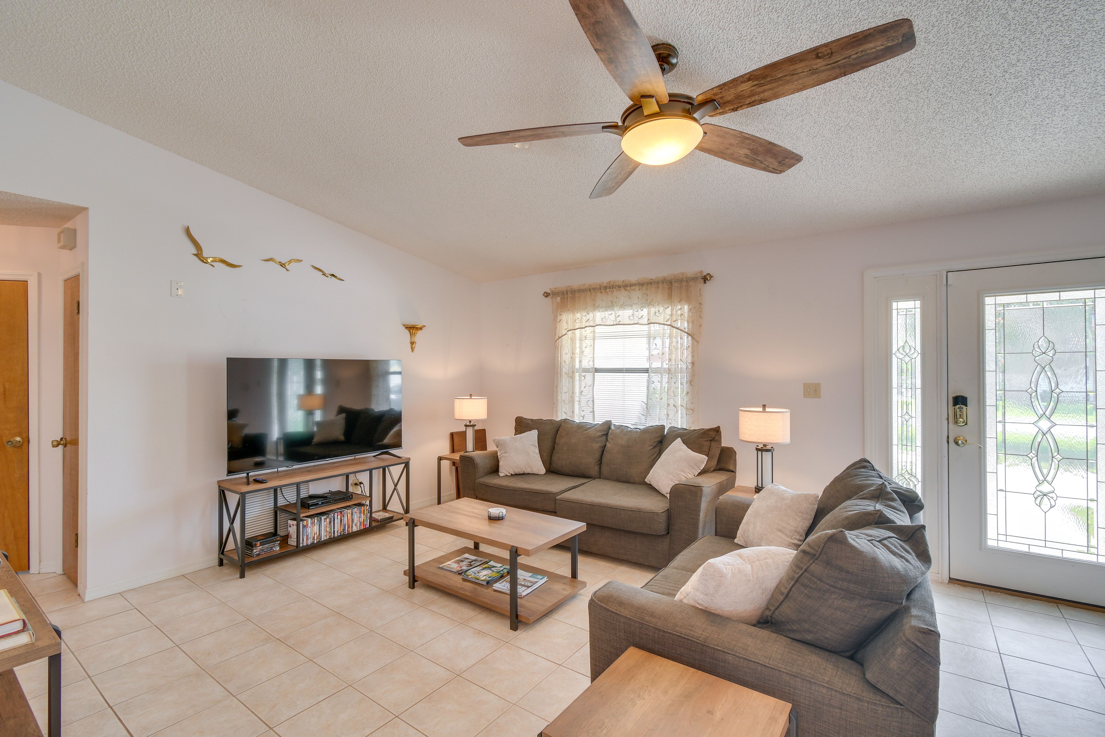 Living Area | Smart TV | Board Games | Pool Table