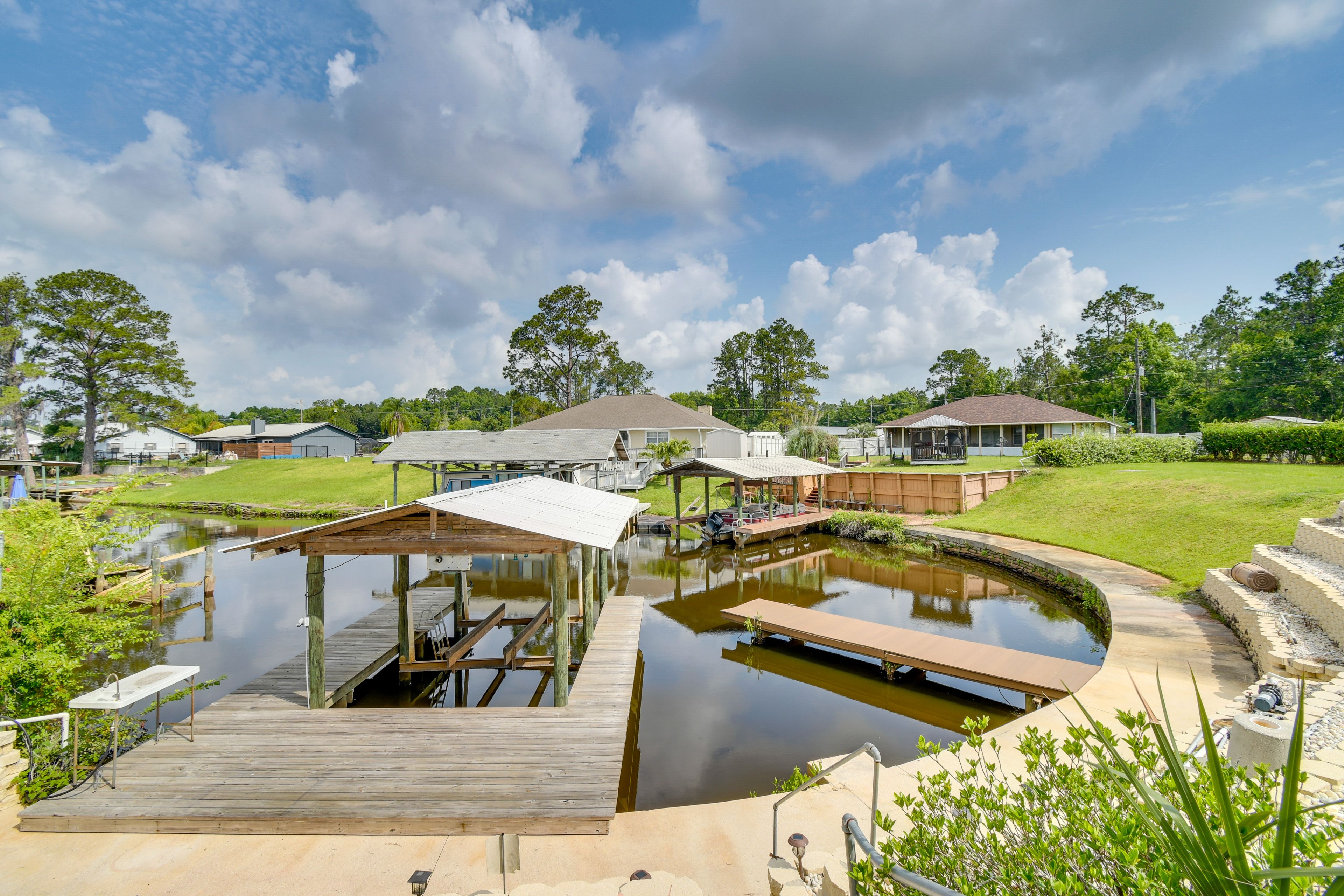 East Palatka Vacation Rental | 3BR | 2BA | Half Step to Enter | 1,921 Sq Ft