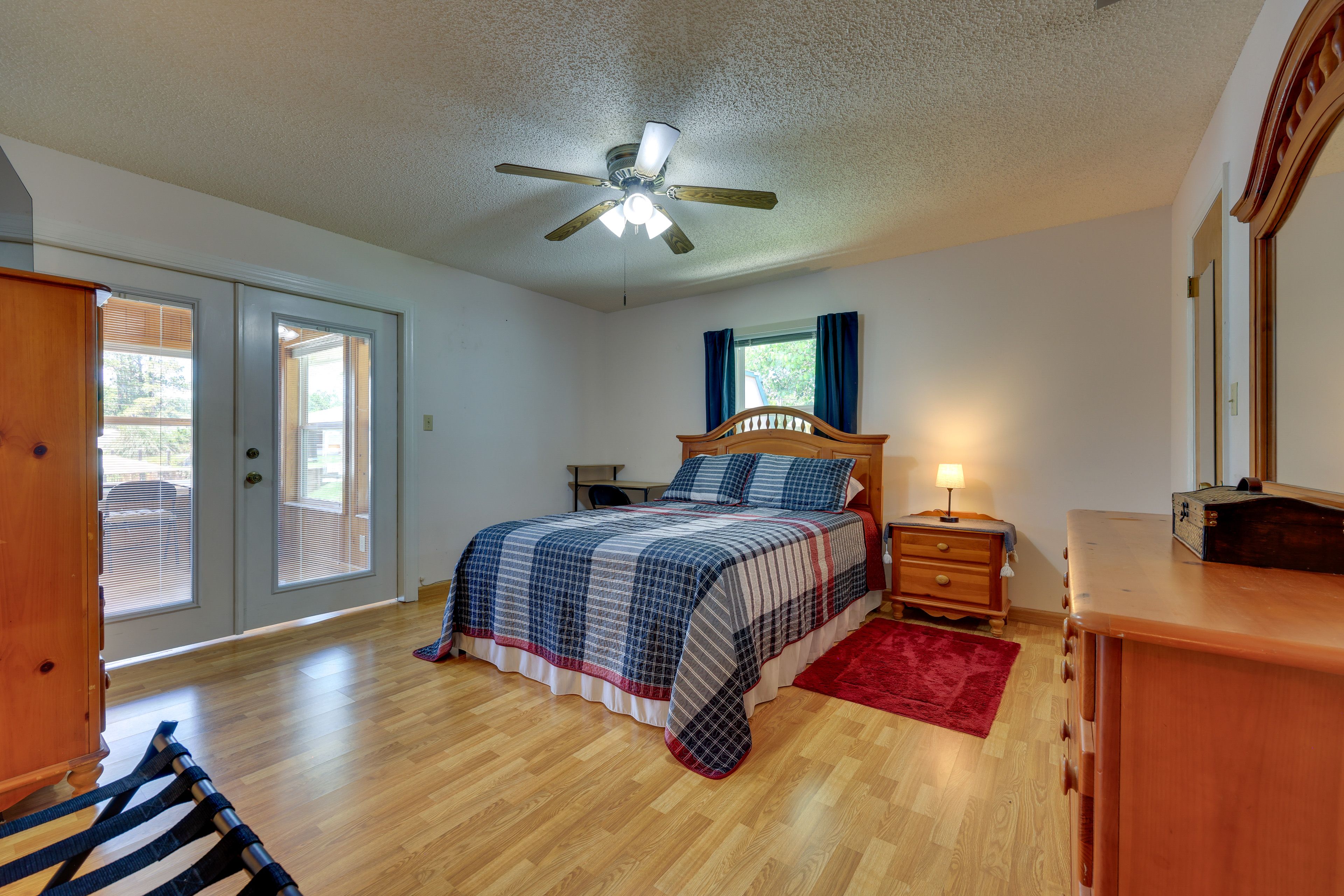 Bedroom 1 | Queen Bed | Smart TV
