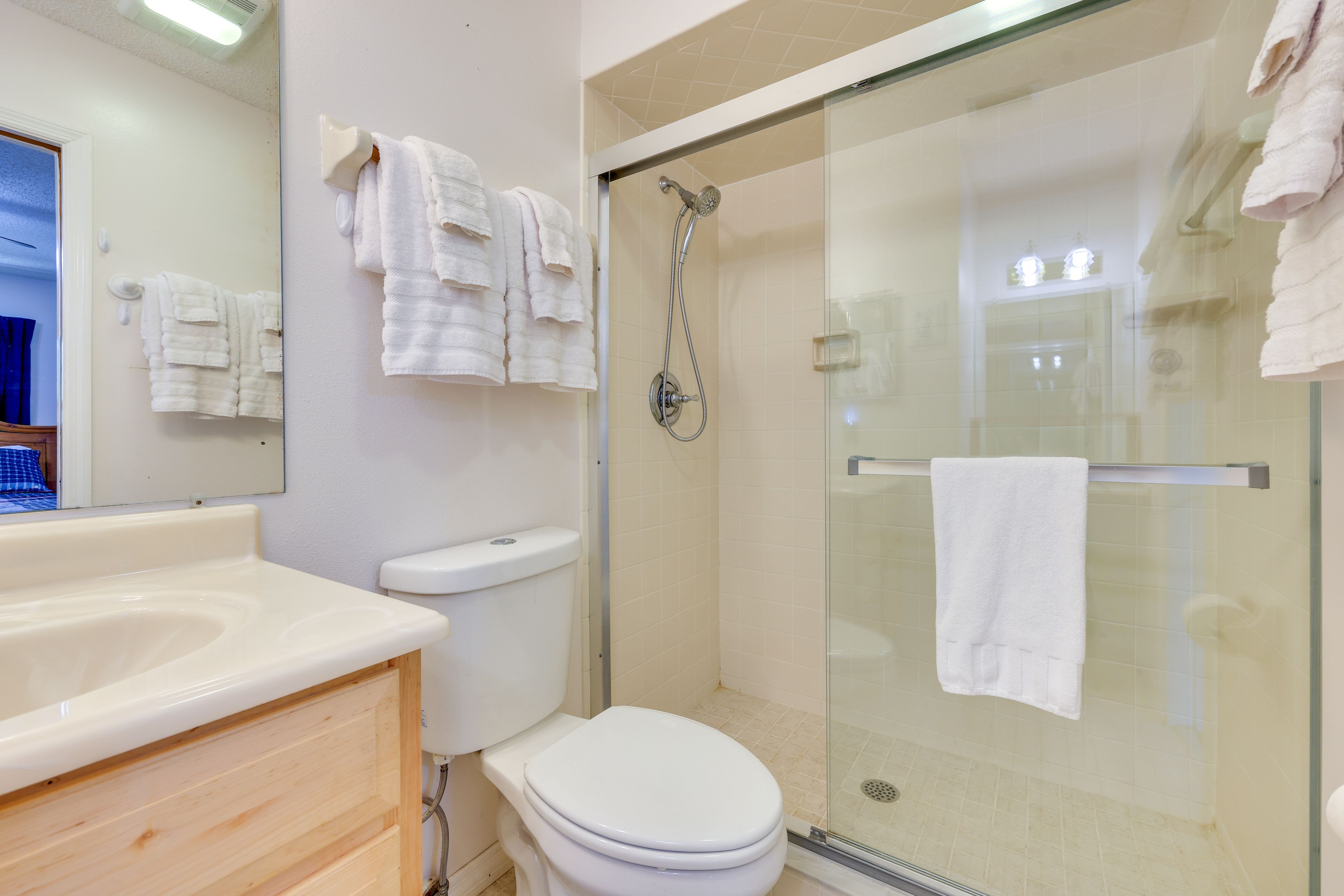Full Bathroom | Complimentary Toiletries
