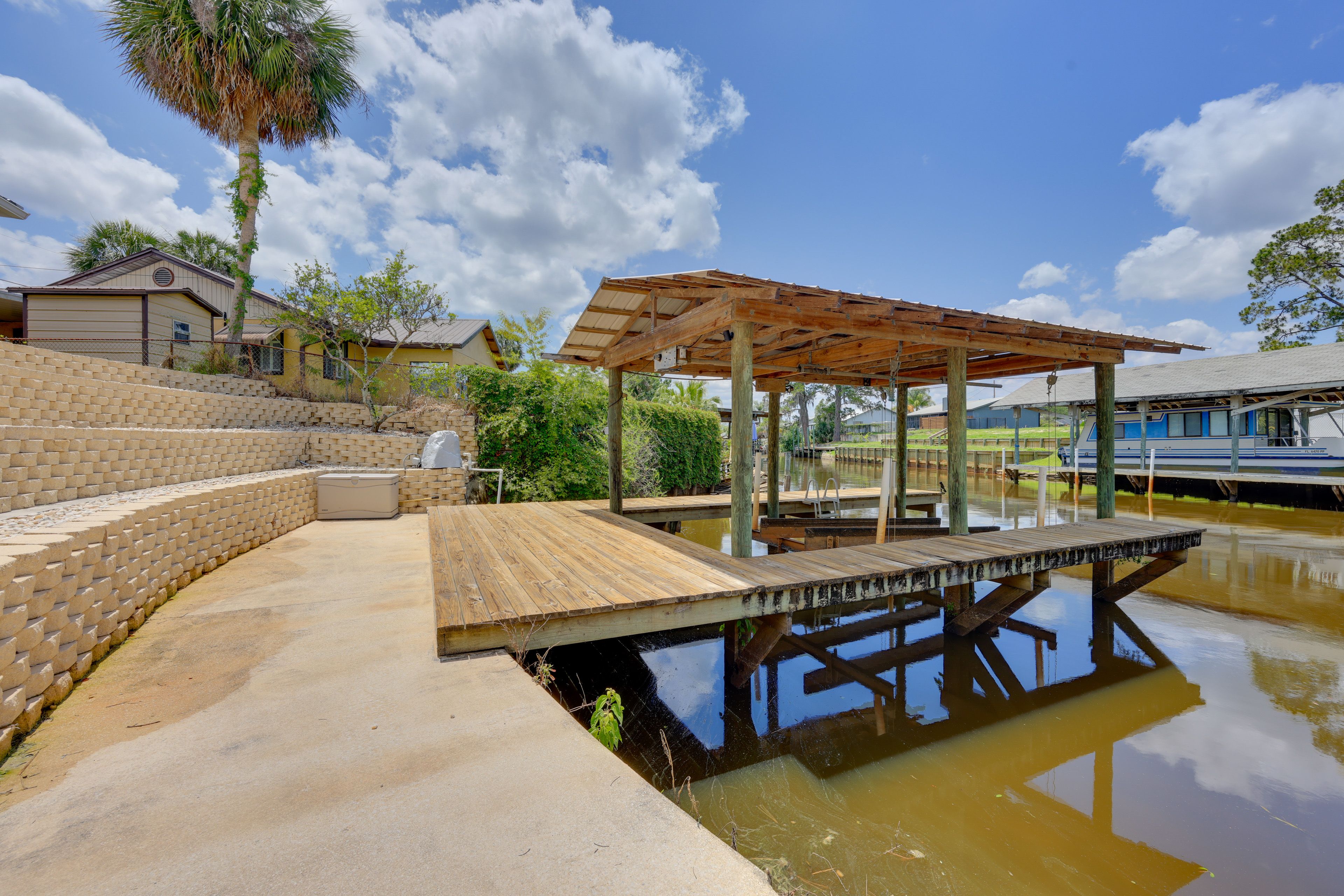 Private Boat Dock & Slip | Canal Access