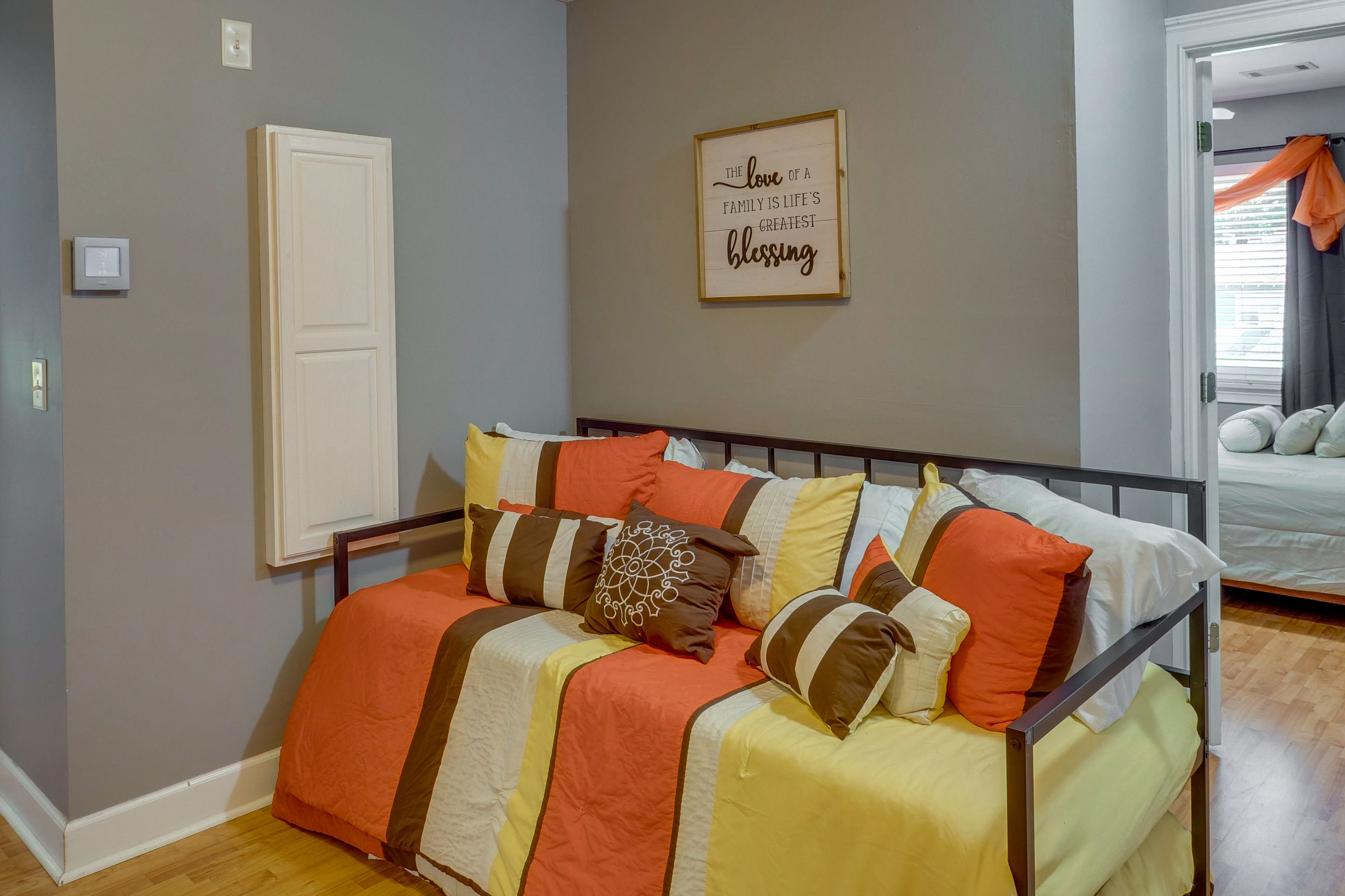 Hallway | Twin Daybed w/ Twin Trundle