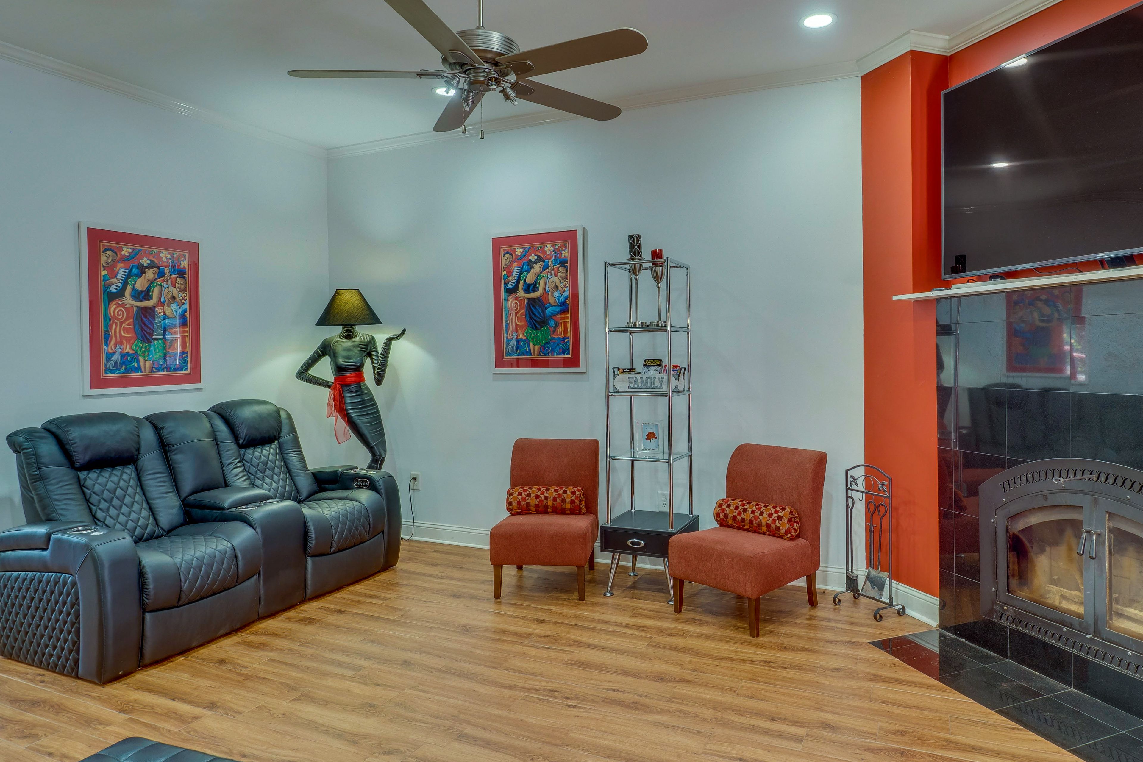 Living Room | Central A/C & Heating | Keyless Entry