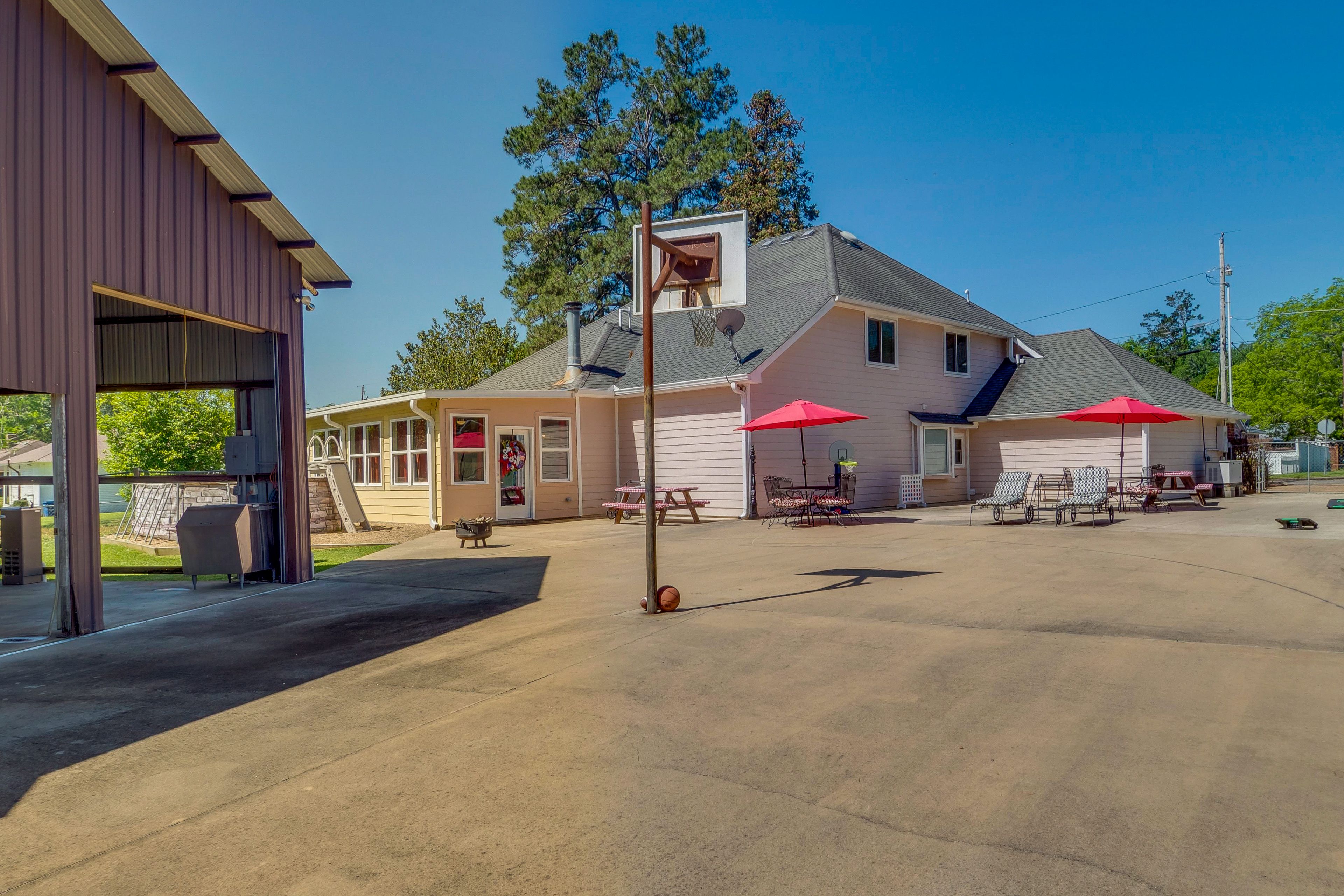Patio | Basketball Court | Outdoor Seating | Fire Pit