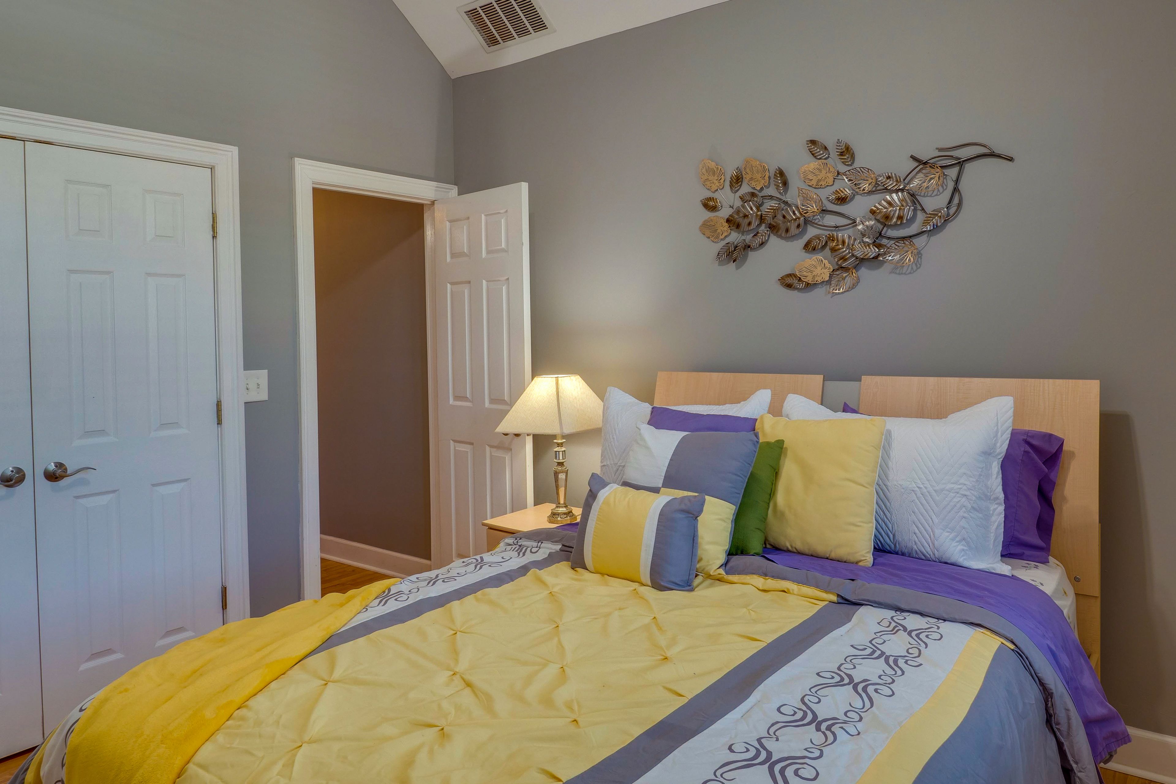Bedroom 4 | Queen Bed