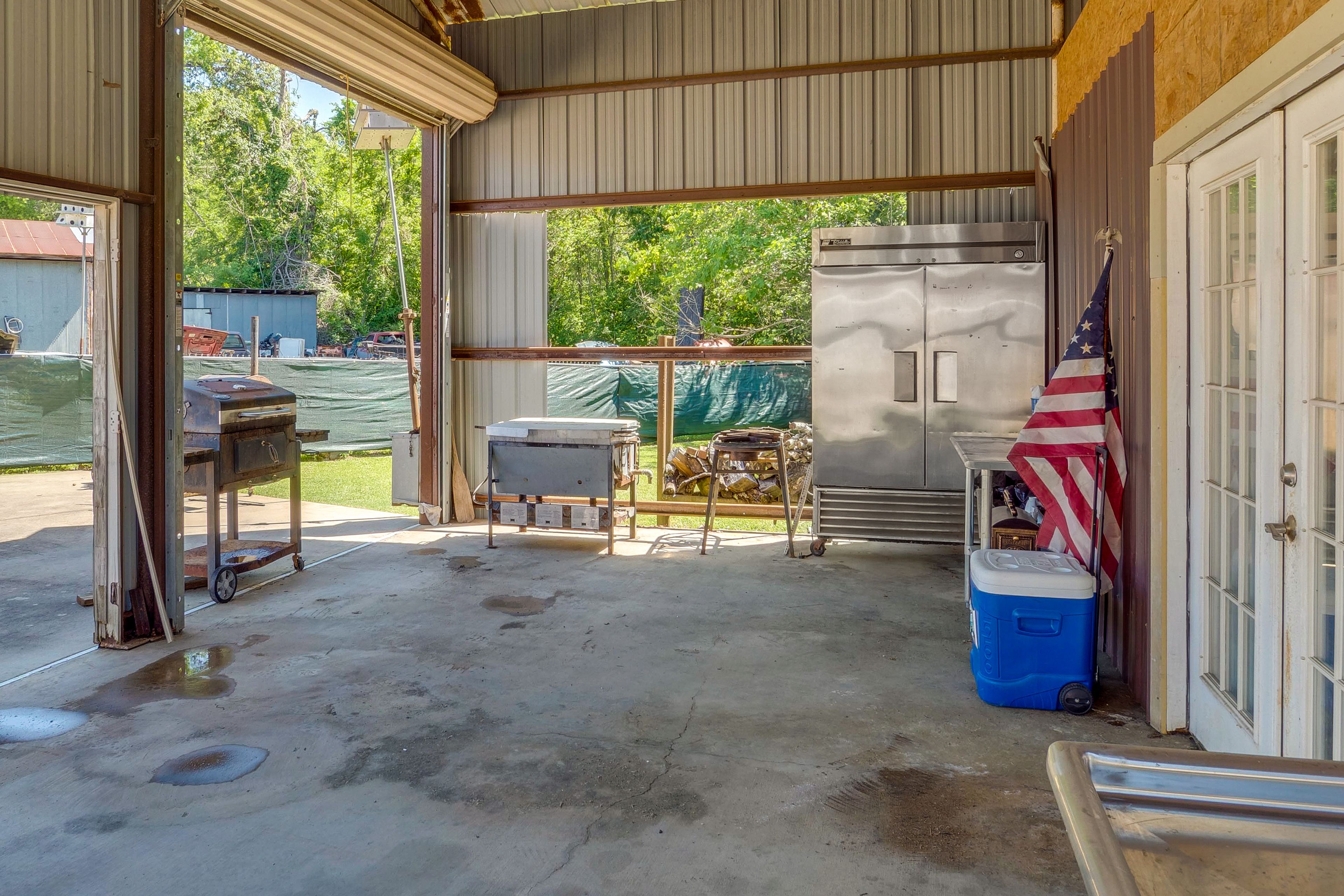 Garage | Charcoal Grill