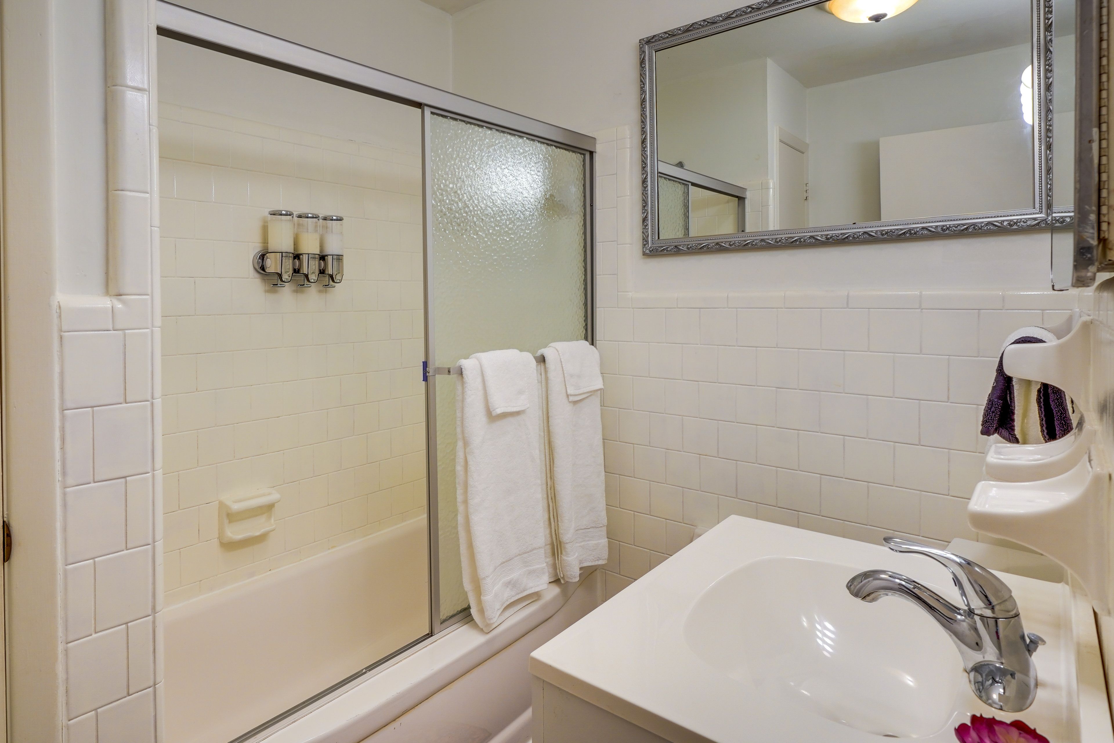 Full Bathroom | Complimentary Toiletries