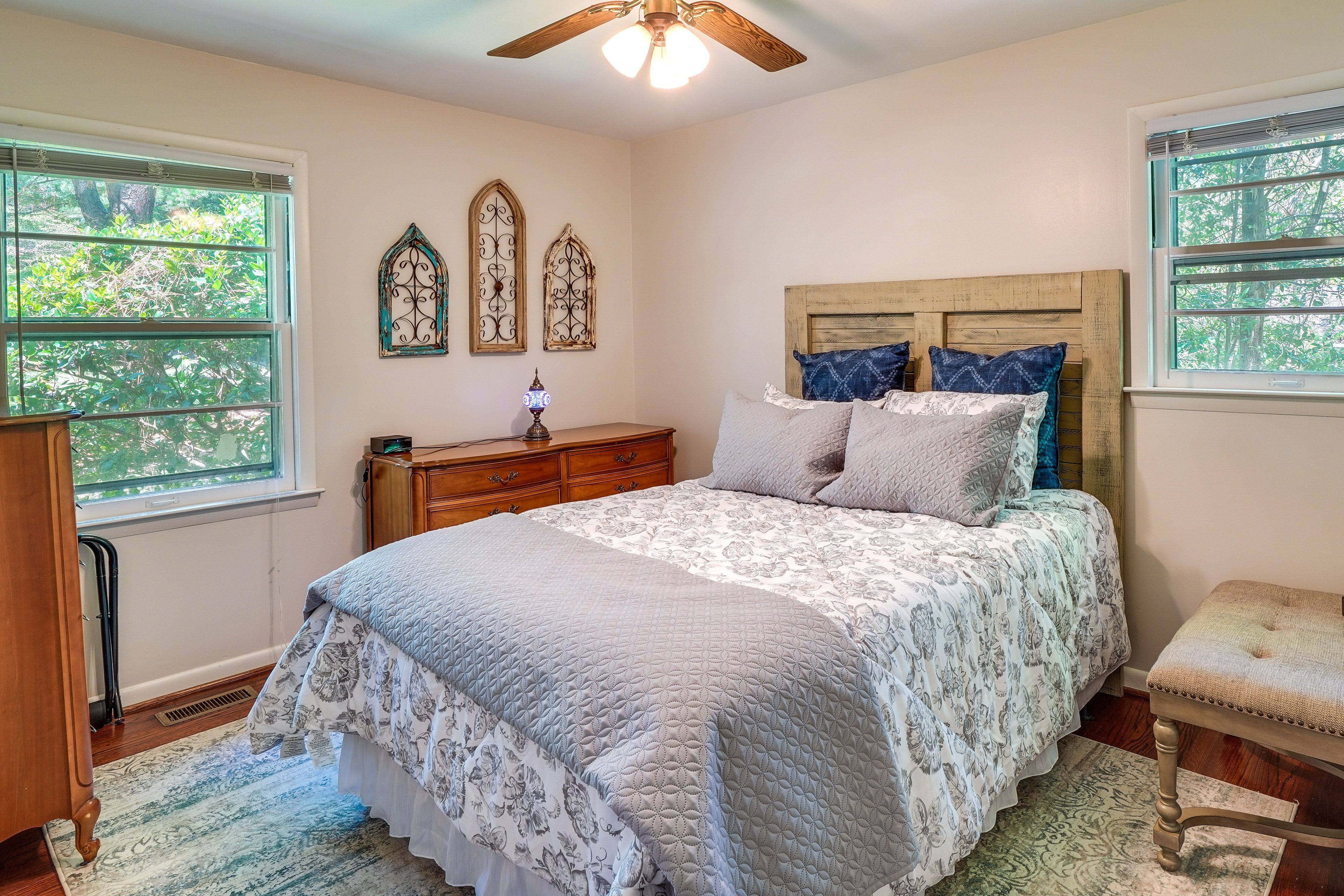 Bedroom 2 | Queen Bed