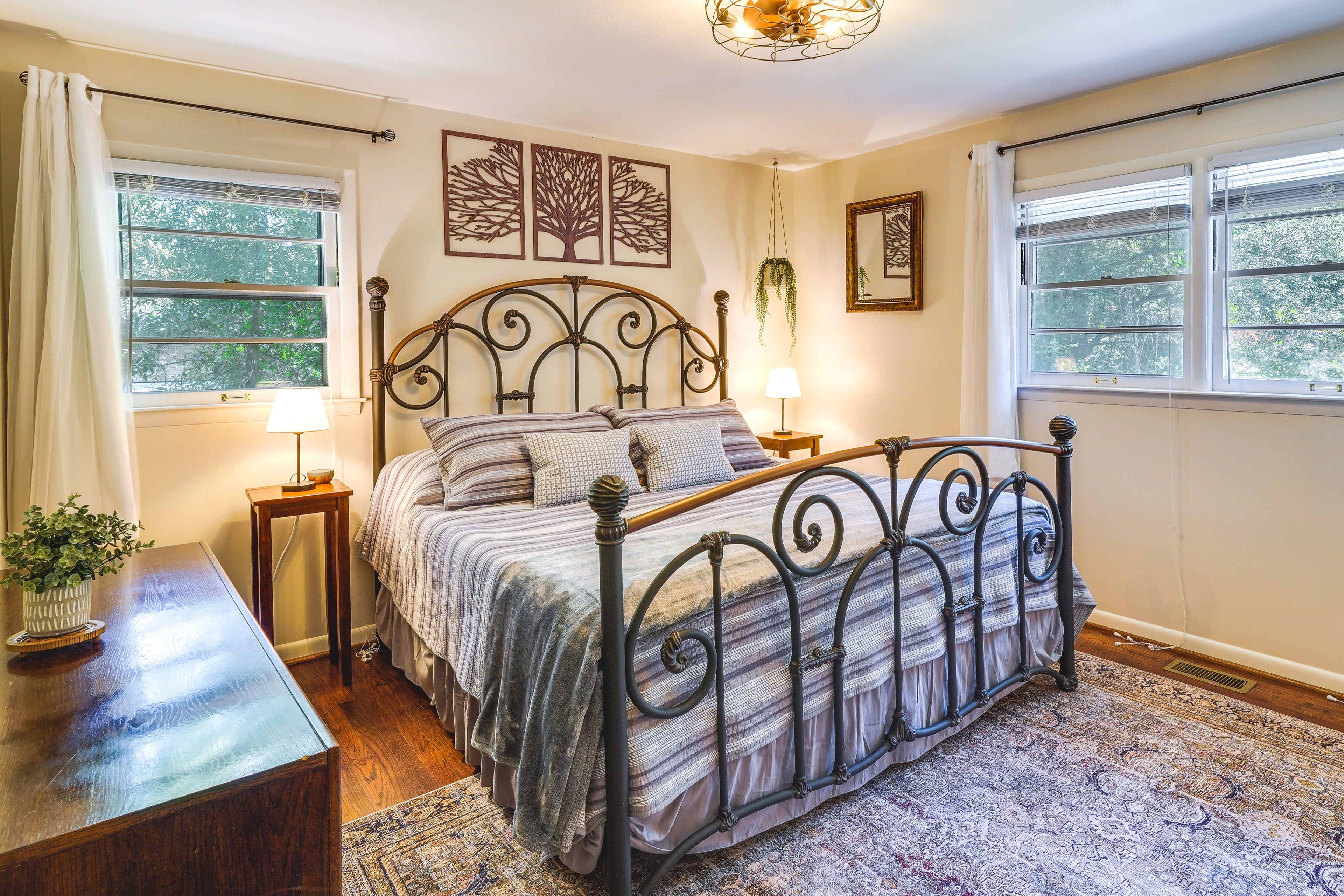 Bedroom 1 | King Bed