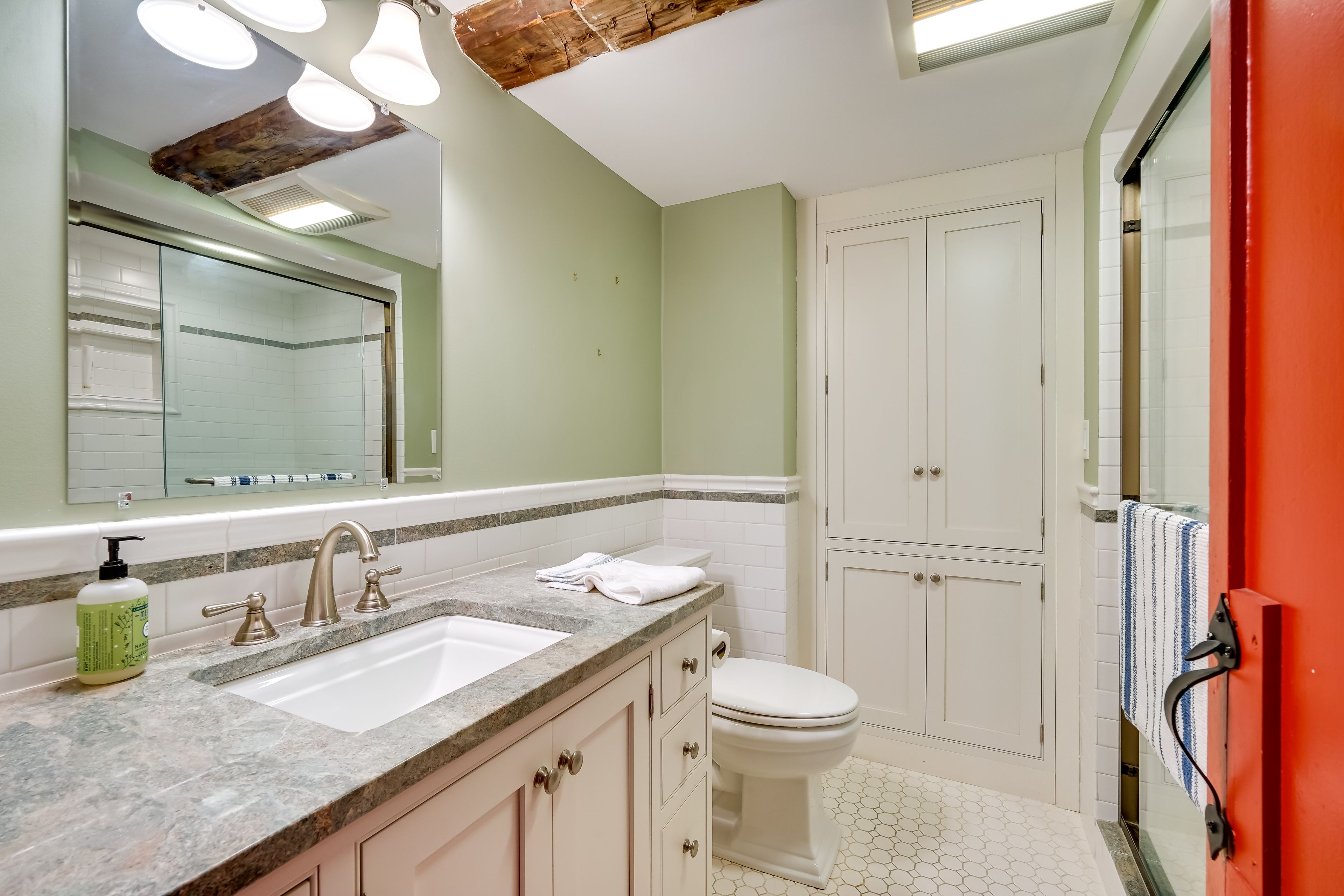 En-Suite Bathroom