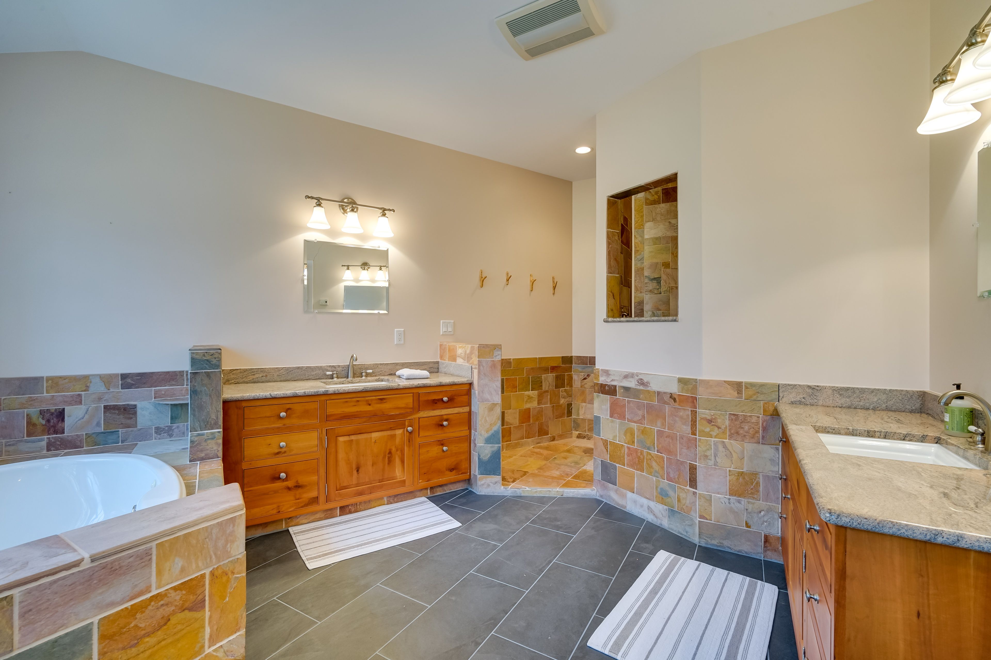 En-Suite Bathroom | Jetted Tub