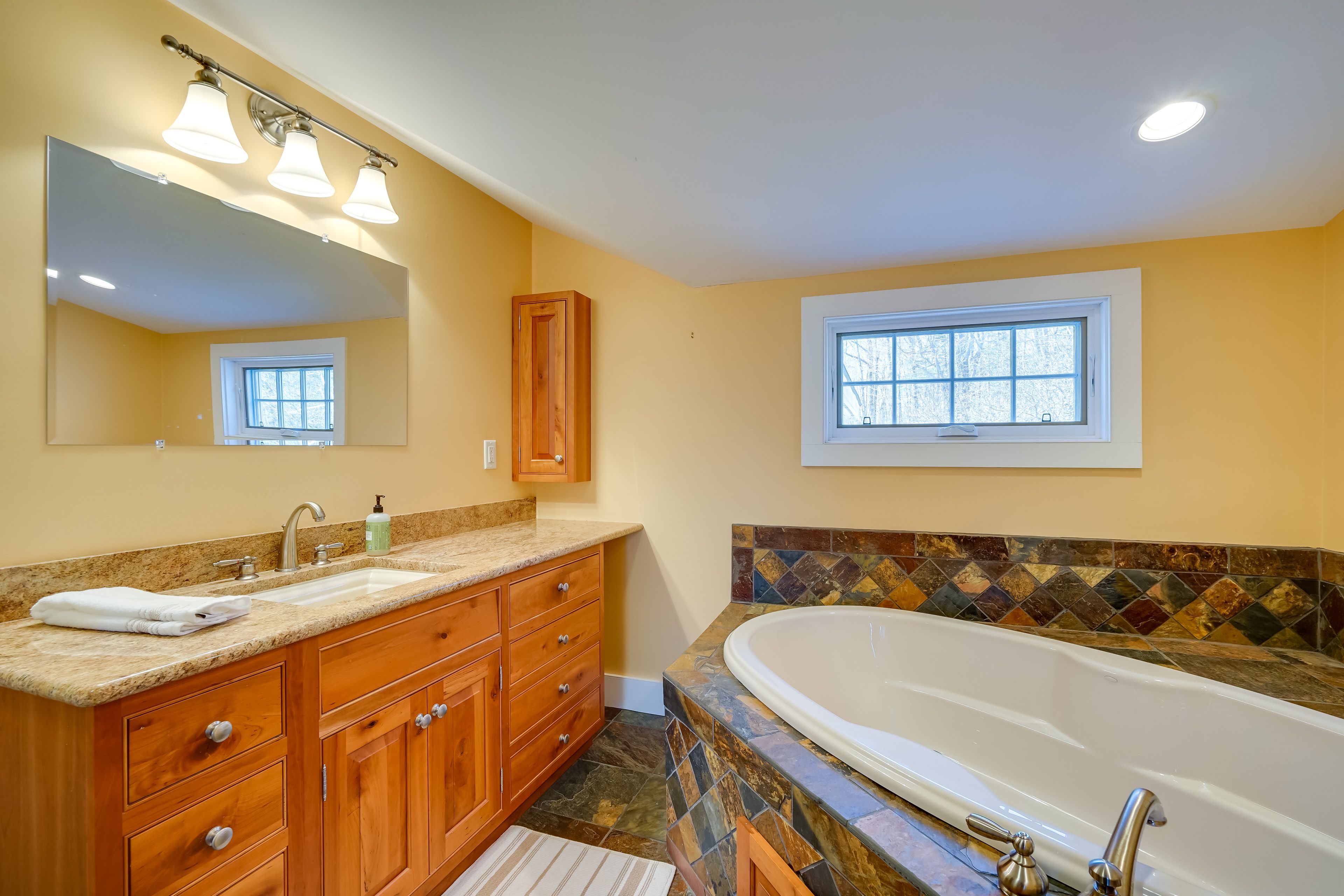 Full Bathroom | Jetted Tub