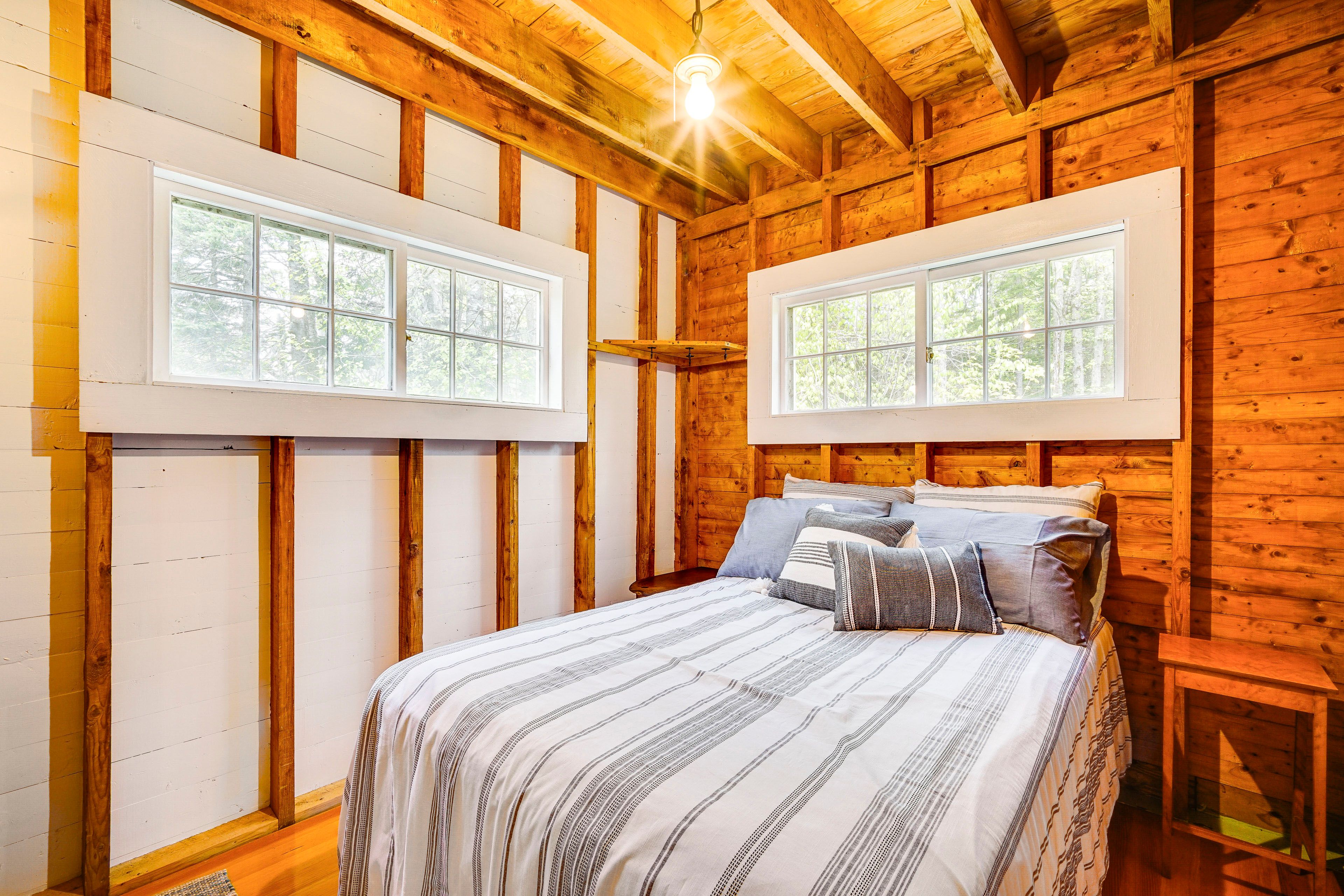 Bedroom 1 | Full Bed | 1st Floor