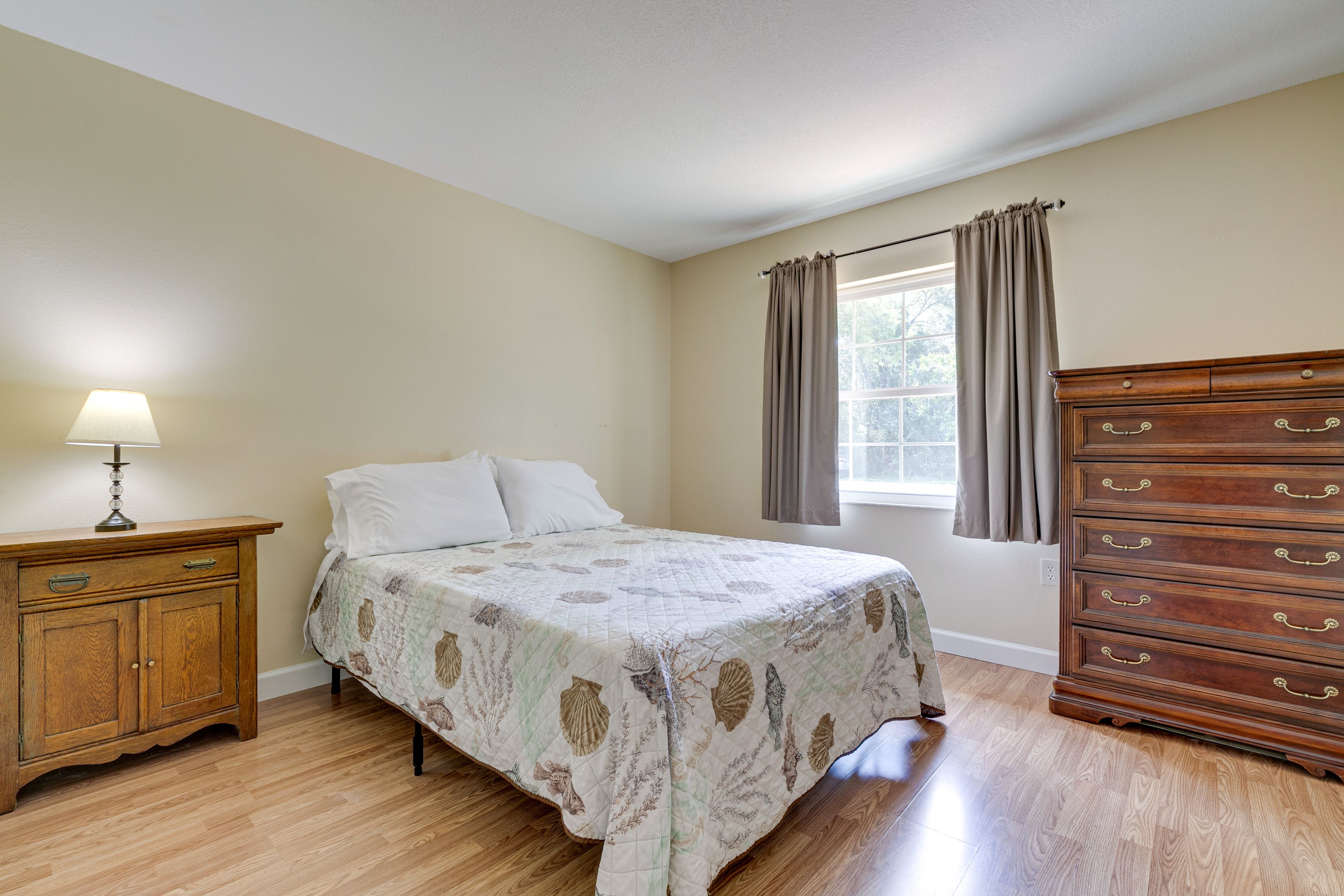 Bedroom 2 | Queen Bed