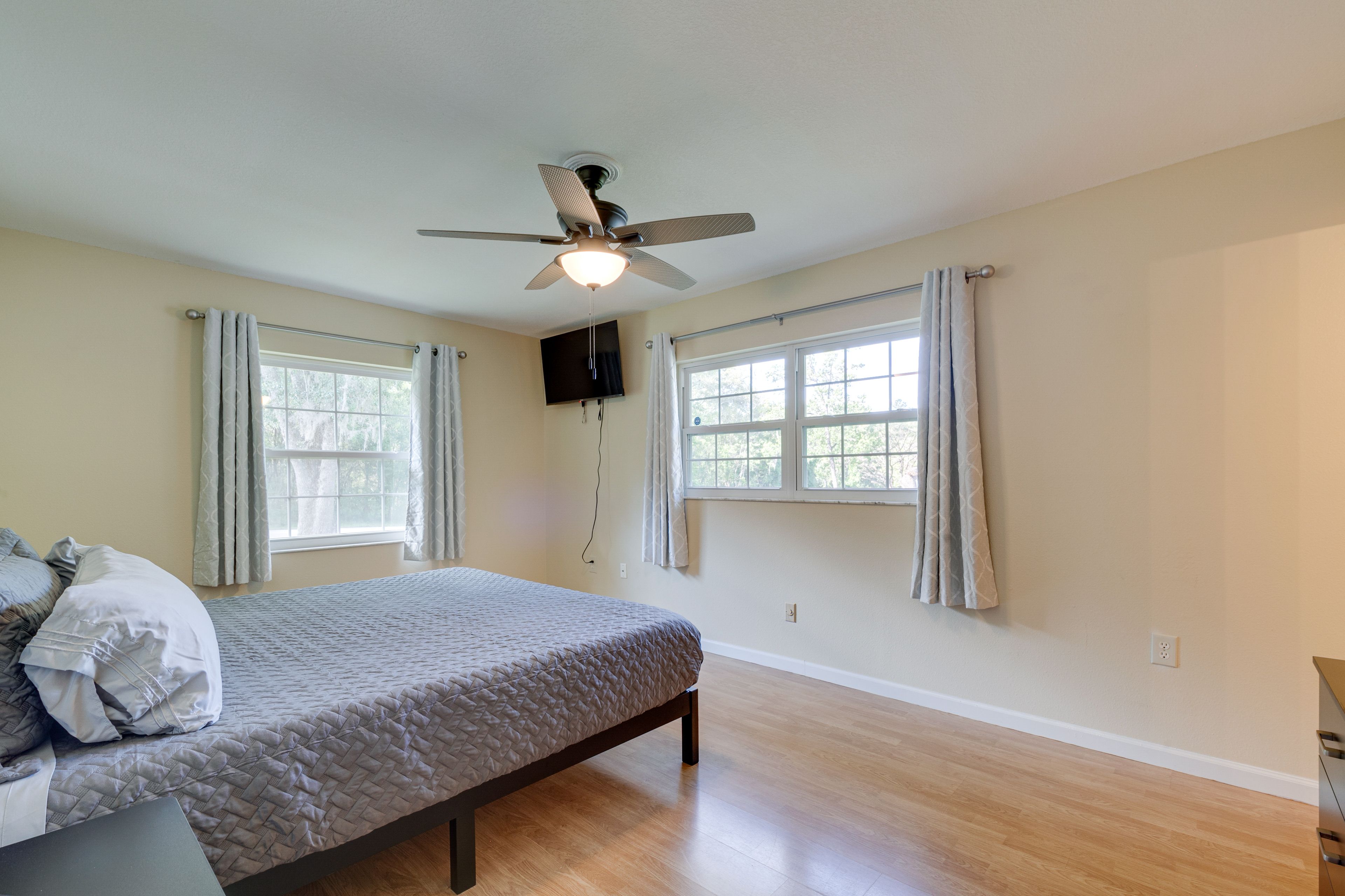 Bedroom 1 | King Bed | Linens & Towels Provided