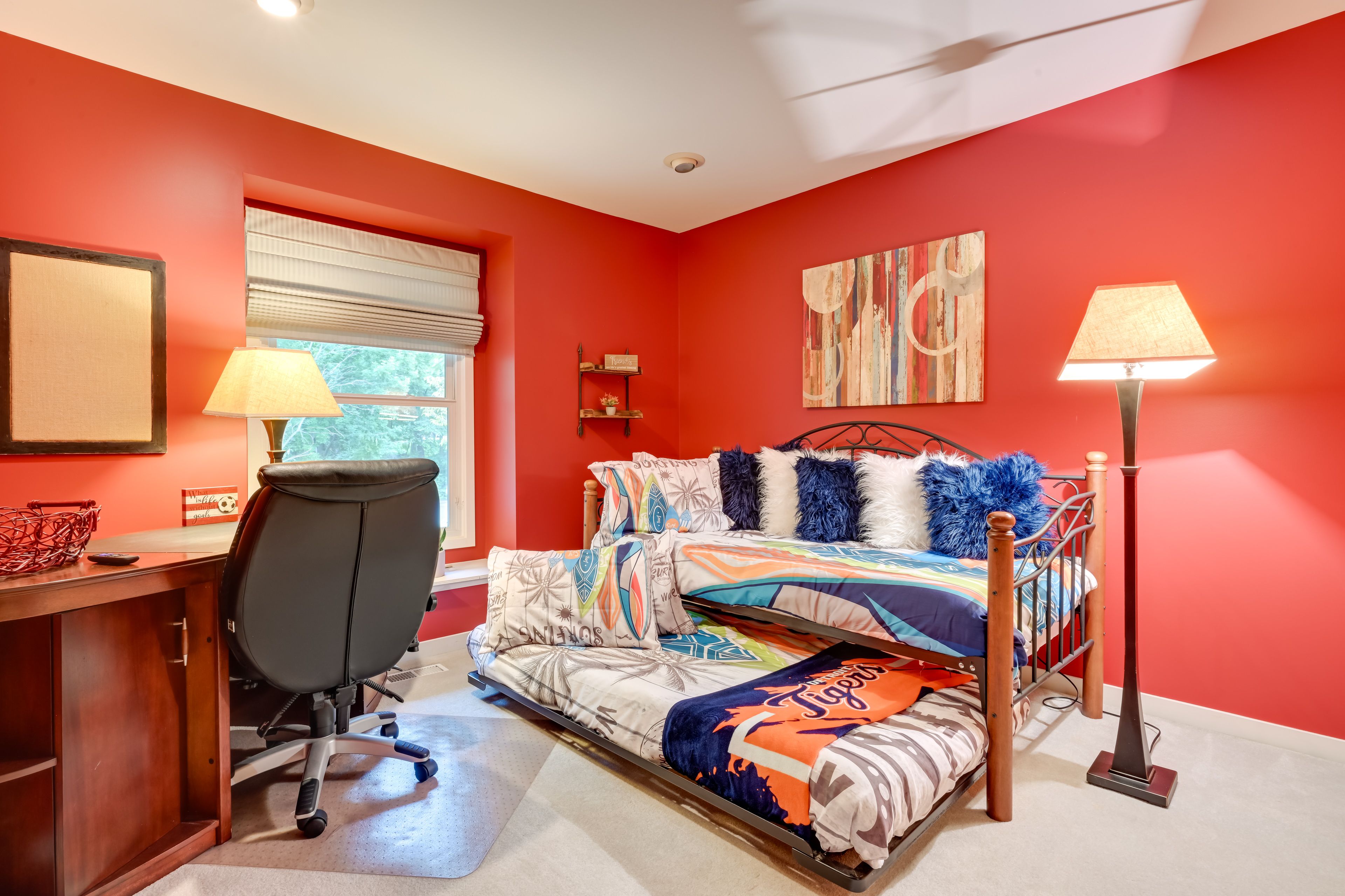 Bedroom 3 | Twin Daybed w/ Twin Trundle | Laptop-Friendly Workspace