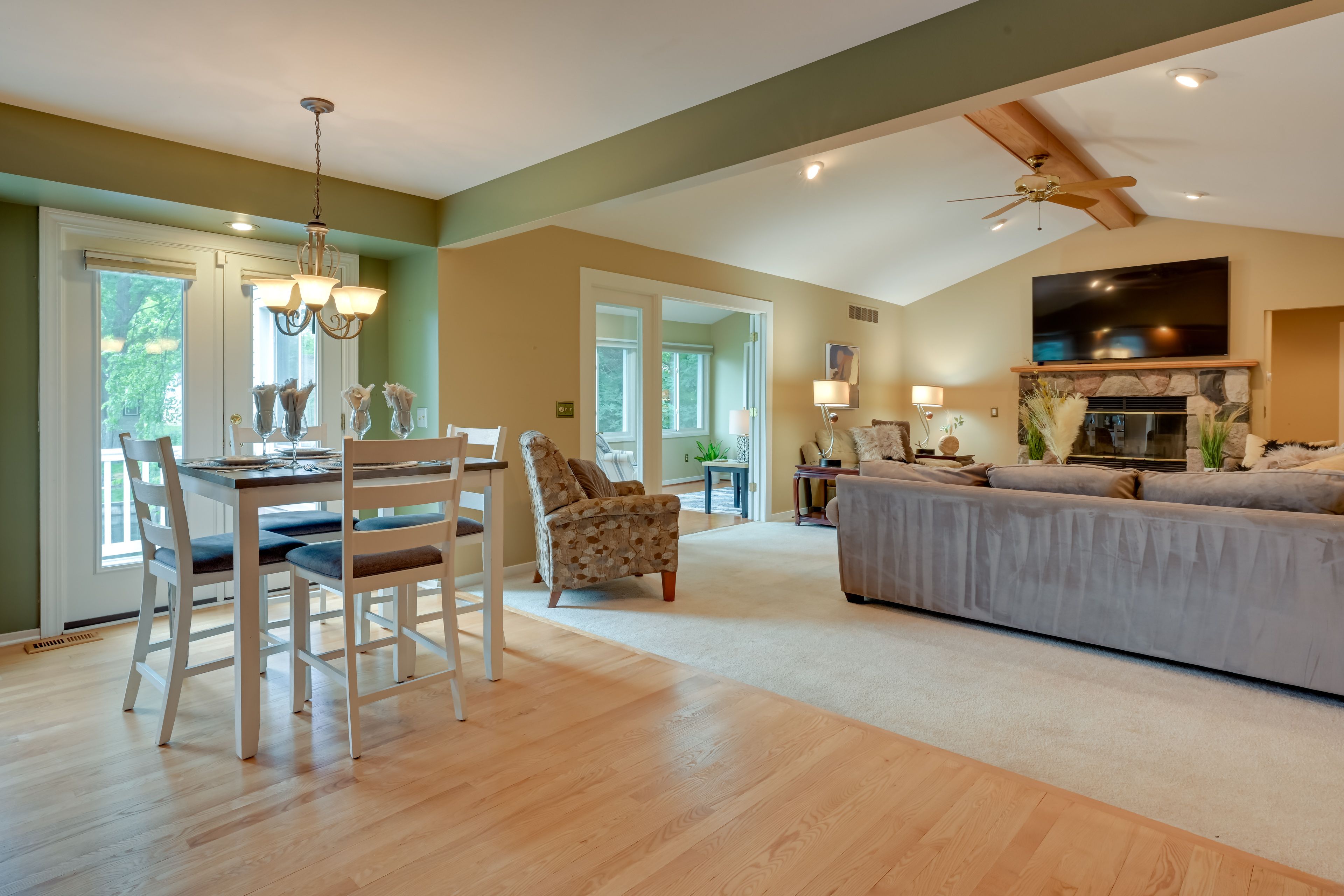 Dining Area | Dishware & Flatware Provided | Central A/C & Heating