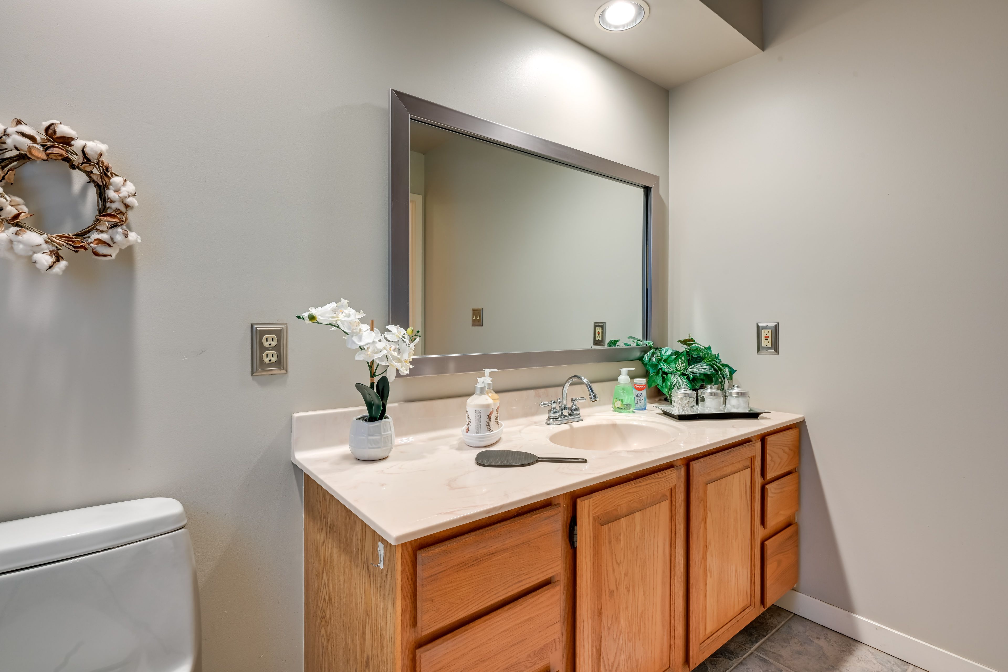 En-Suite Bathroom | Jetted Tub | Towels Provided | Complimentary Toiletries