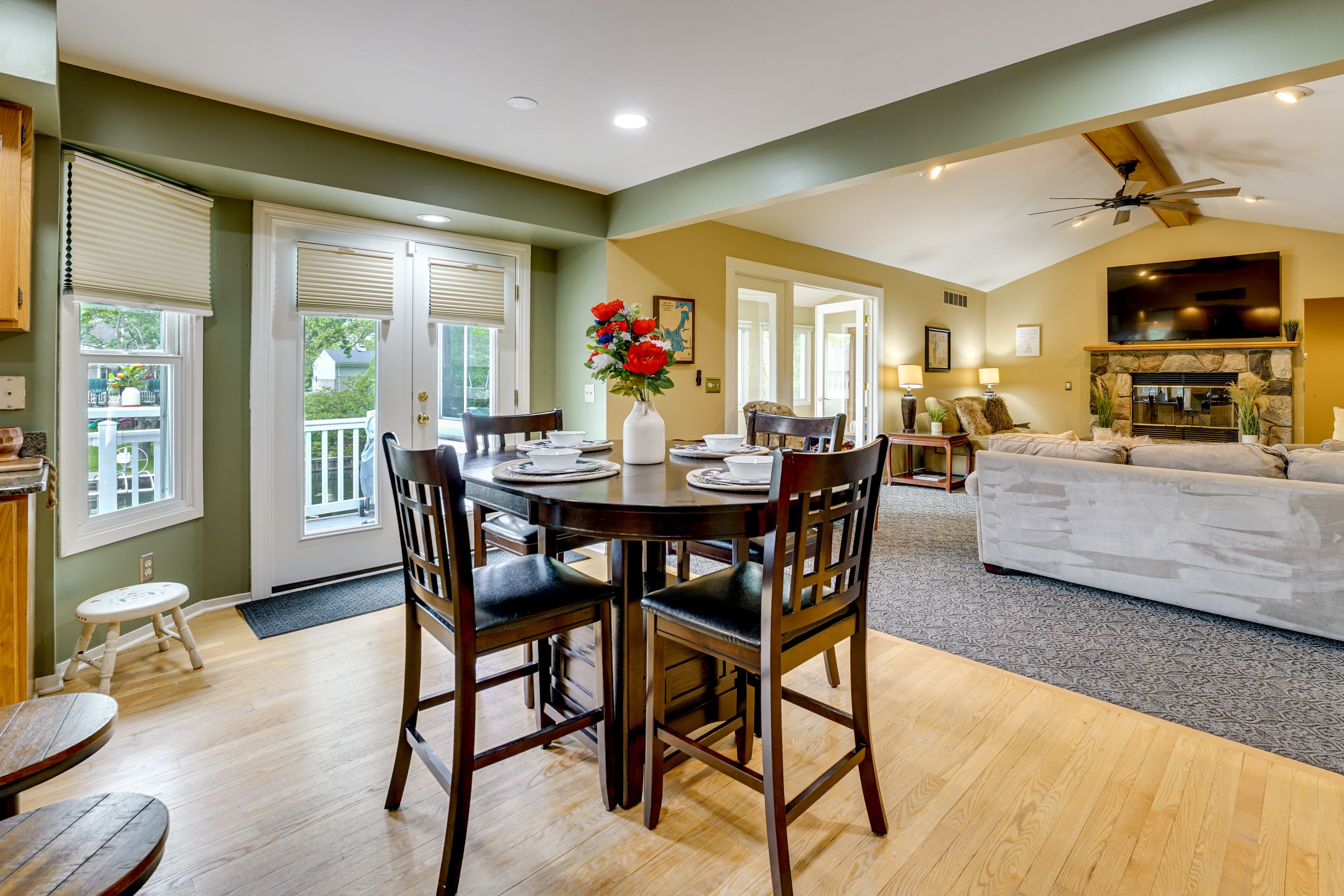 Dining Area | Dishware & Flatware Provided | Central A/C & Heating