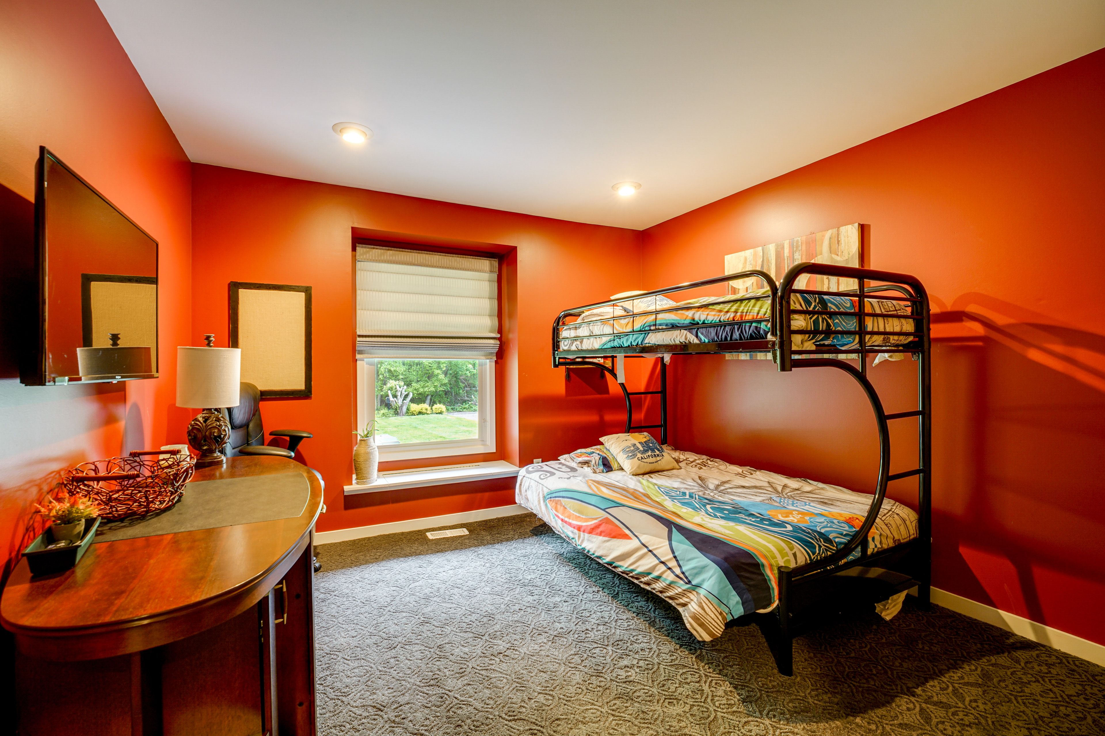 Bedroom 3 | Twin/Full Bunk Bed | Laptop-Friendly Workspace