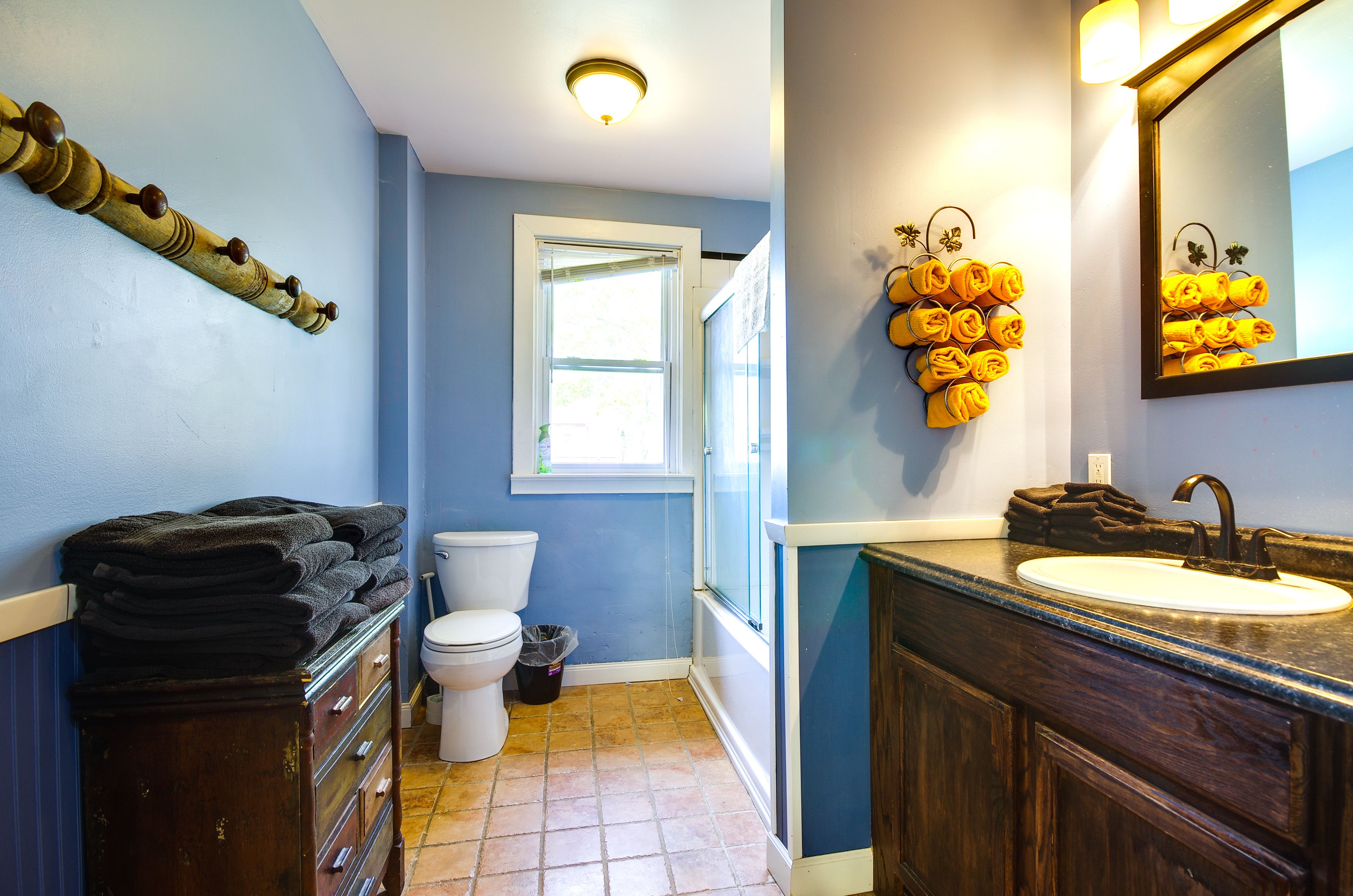 Full Bathroom | Towels Provided | Complimentary Toiletries