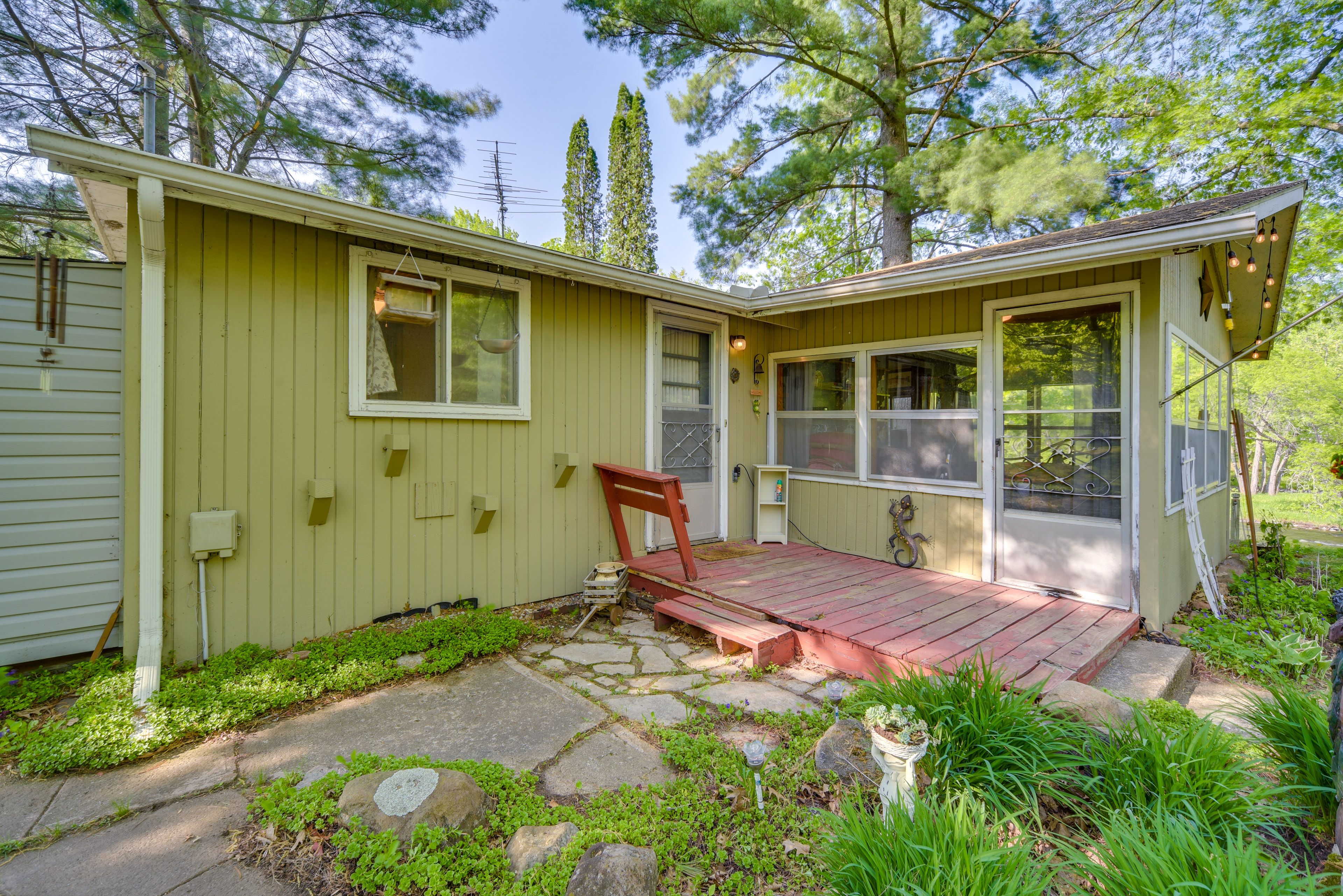 1-Story Cabin | Fully Stocked Kitchen | 8 Mi to Downtown Pine City