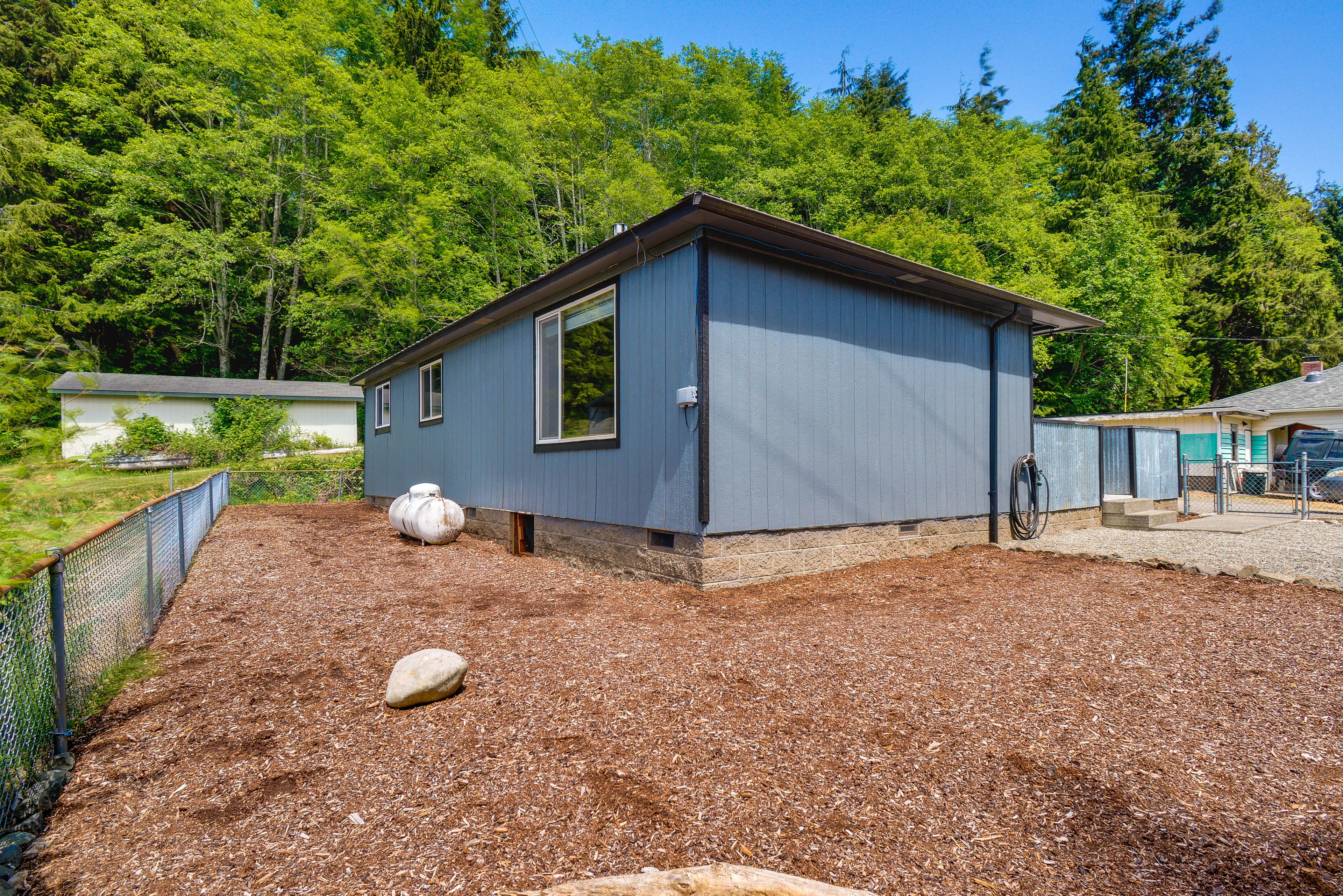 Parking | Driveway (8 Vehicles) | RV Dumping Station | Boats & Trailers Allowed