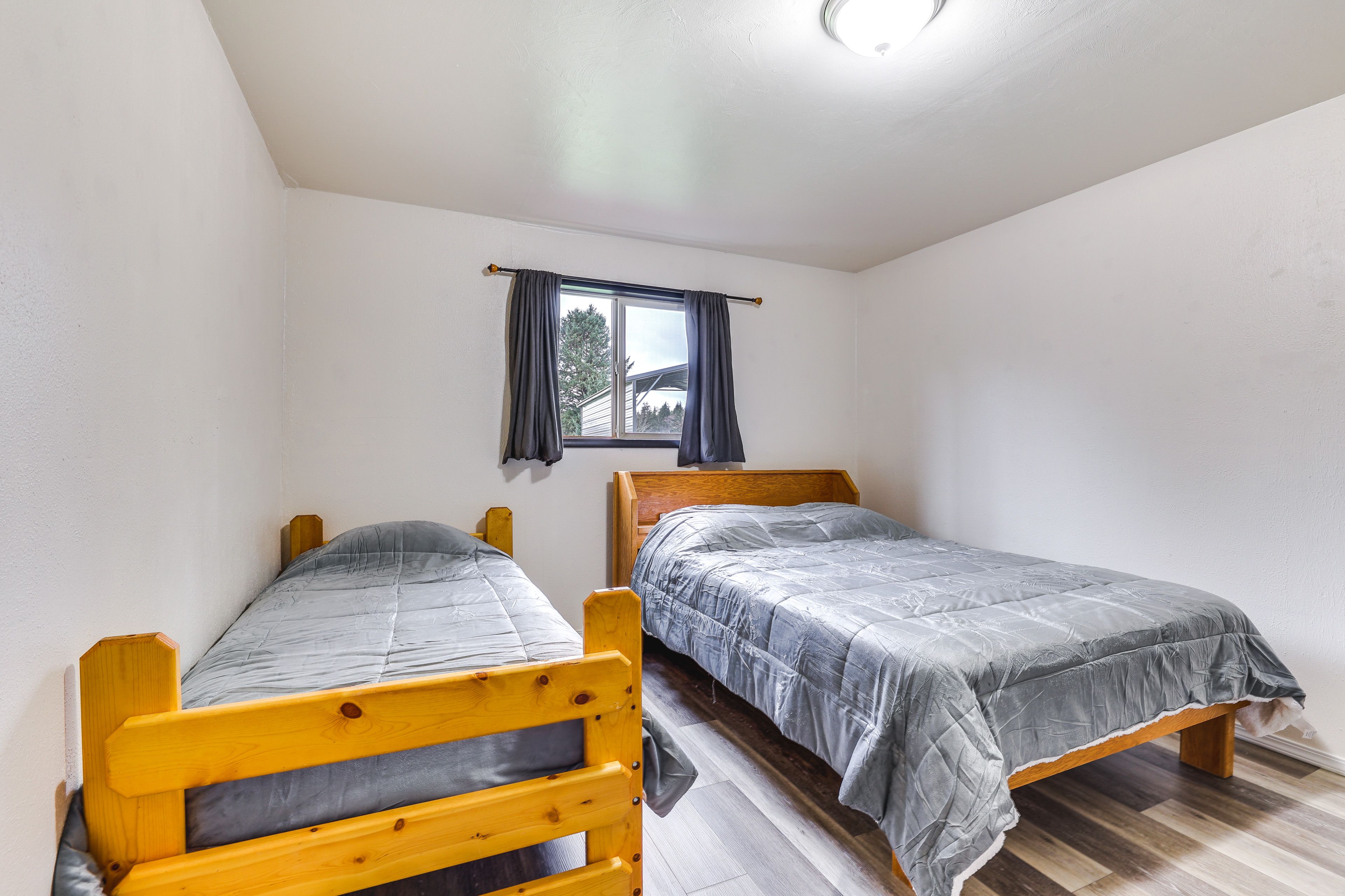 Bedroom 2 | Queen Bed | Twin Bed | Linens Provided
