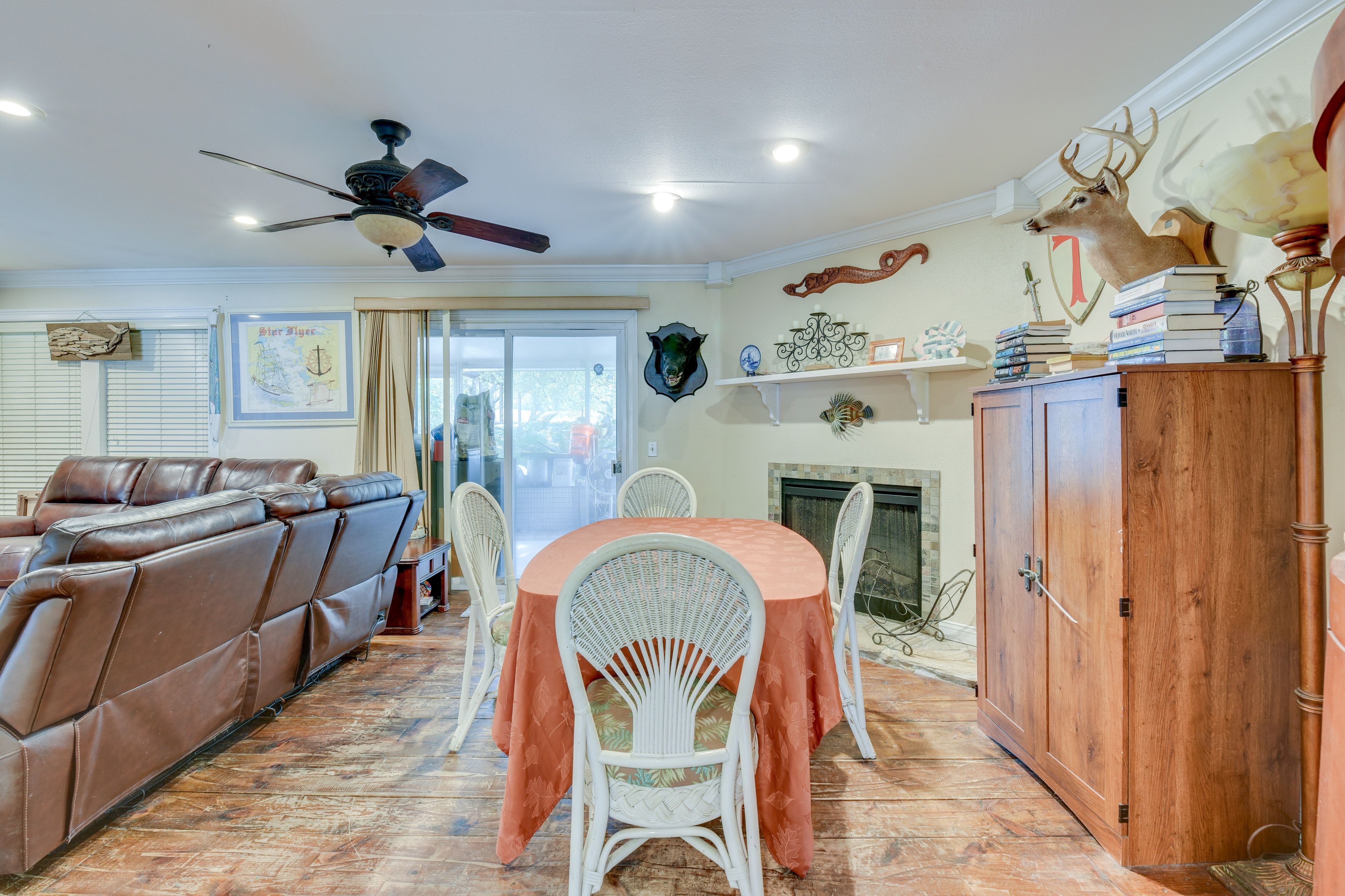 Dining Area 1 | Fireplace | Books