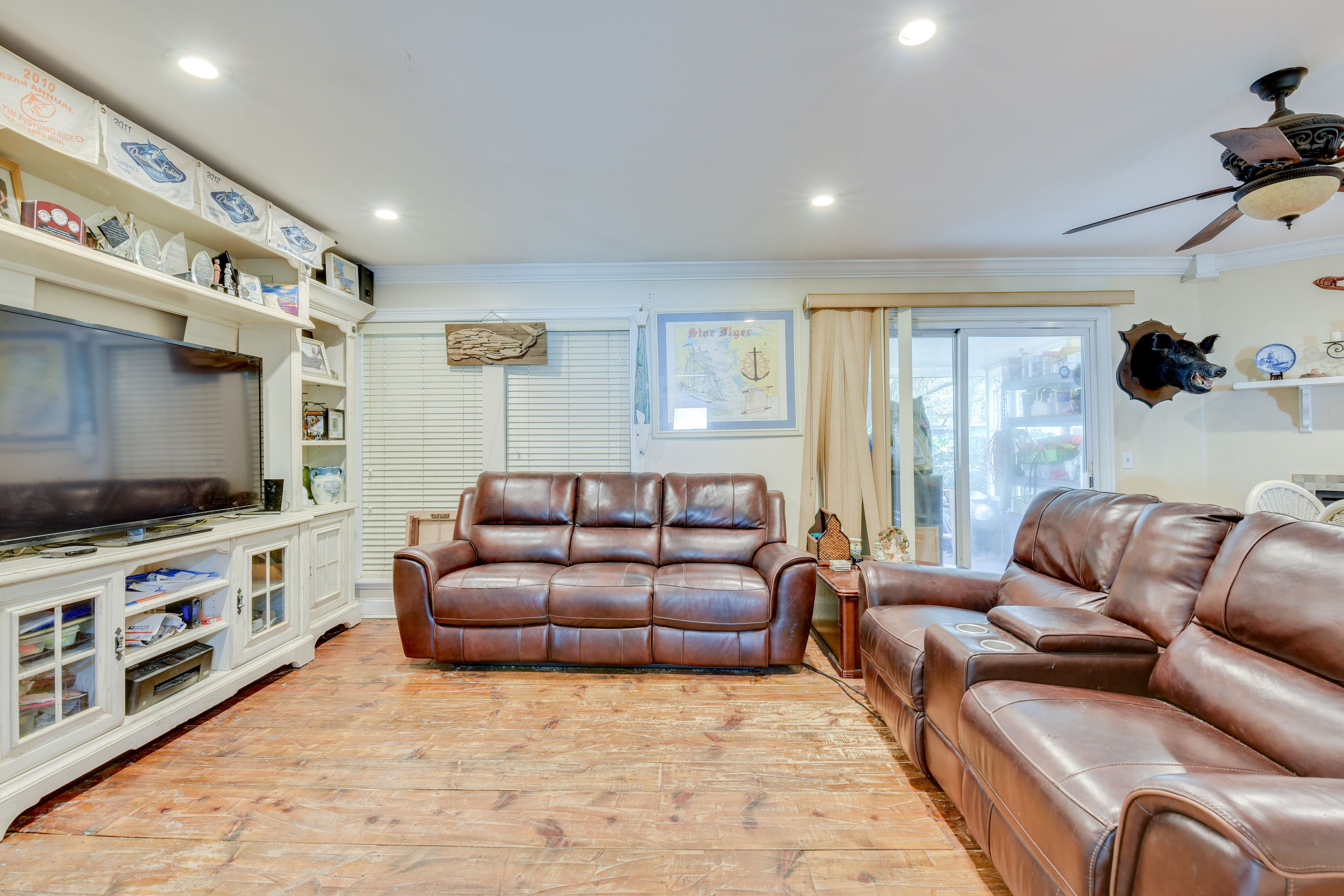 Living Room | Flat-Screen TV | Pets Welcome w/ Fee | Central Air Conditioning