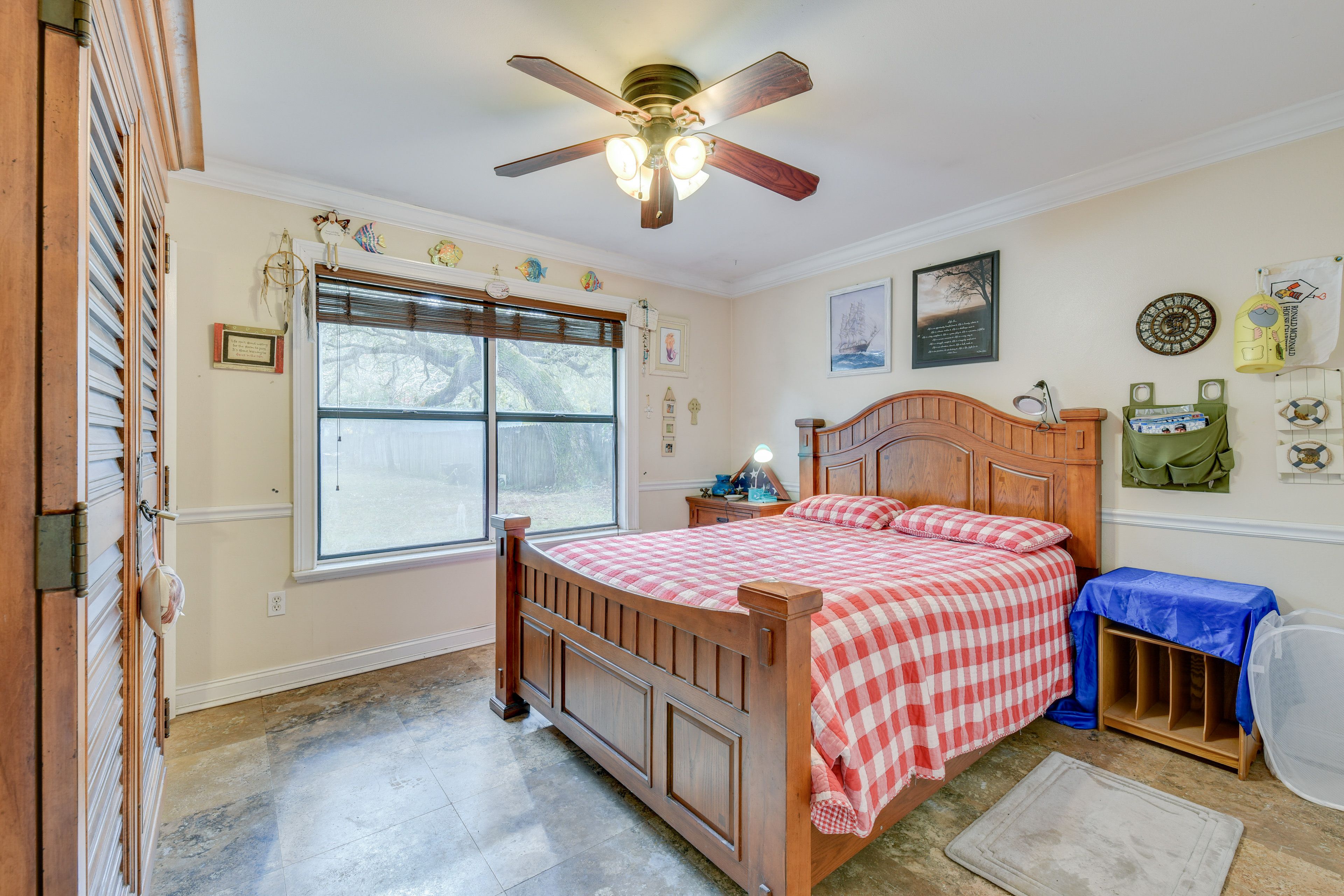 Bedroom 1 | Queen Bed | Flat-Screen TV | En-Suite Bathroom
