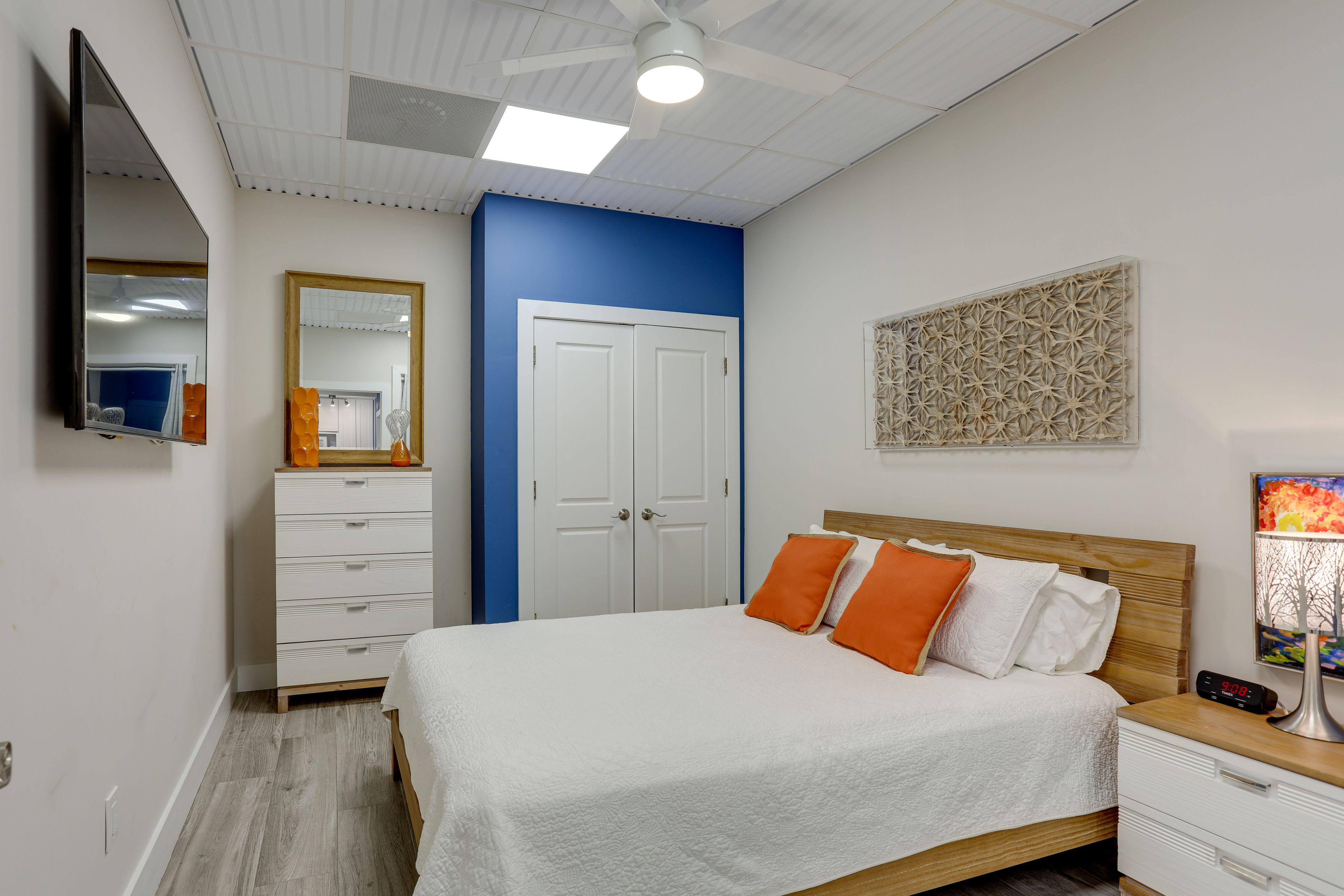 Bedroom 1 | Queen Bed | Linens Provided | Smart TV w/ Cable