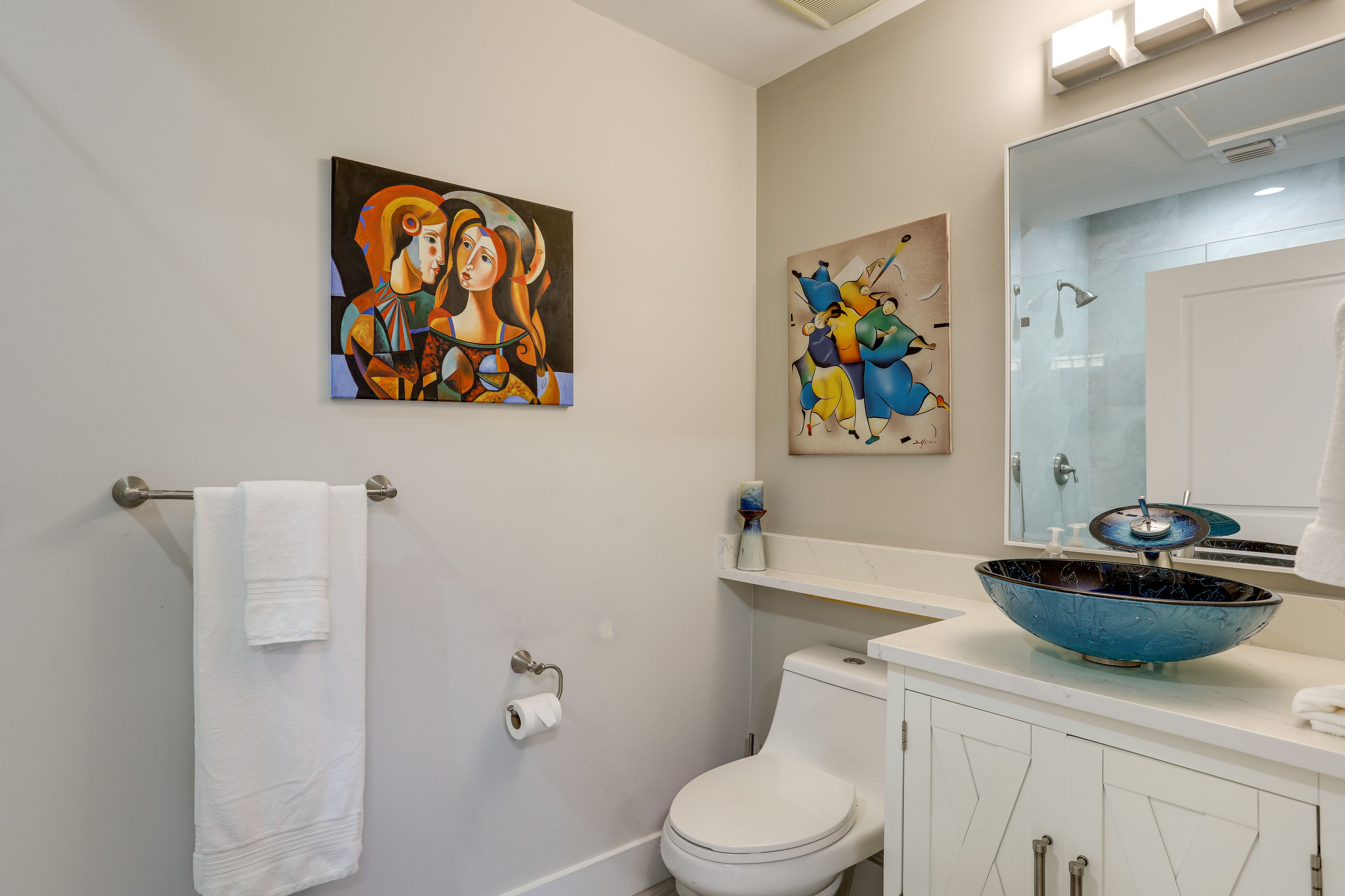 Full Bathroom | Towels Provided | Complimentary Toiletries | Hair Dryer