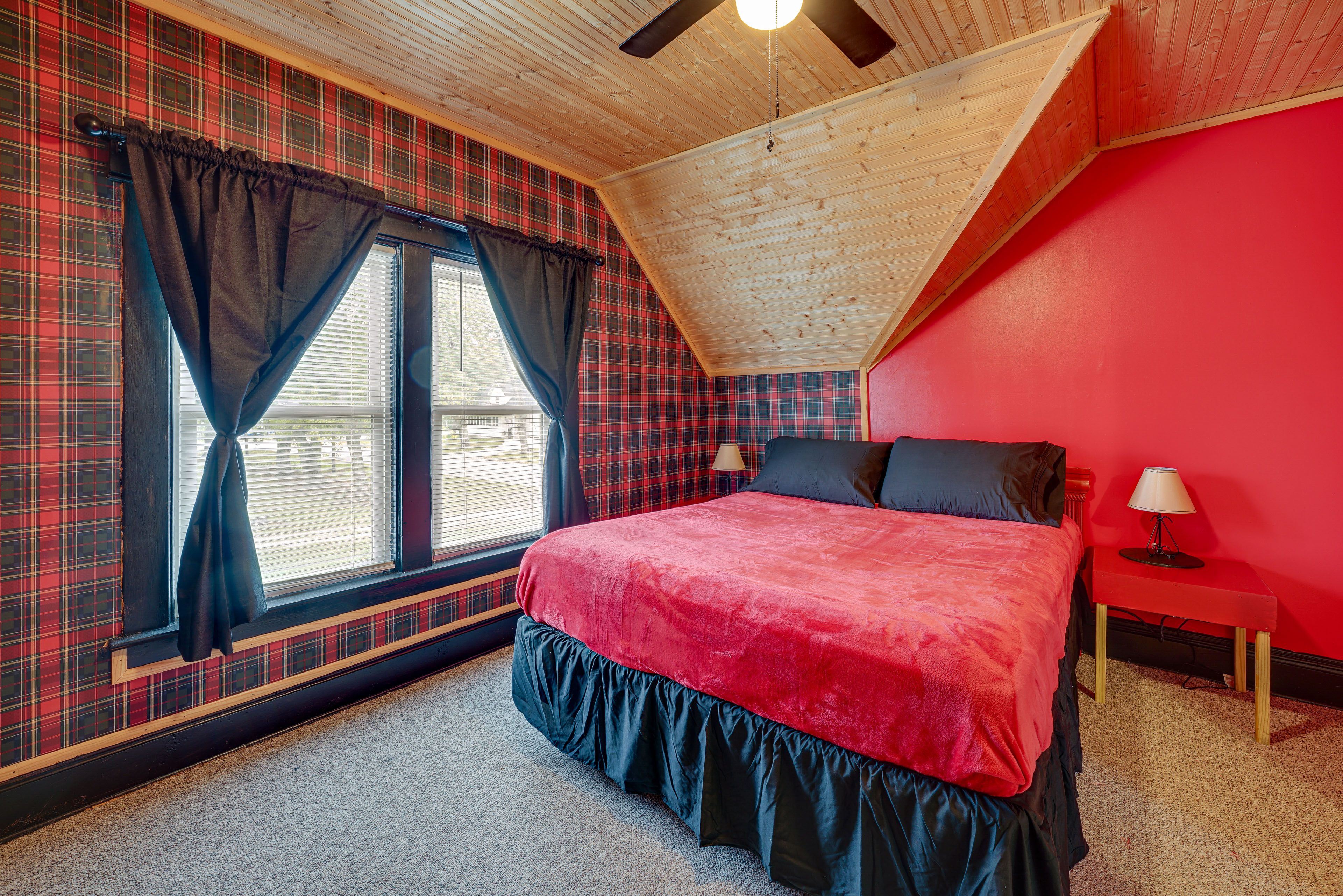 Bedroom 1 | 2nd Floor | Queen Bed | Smart TV | Linens Provided