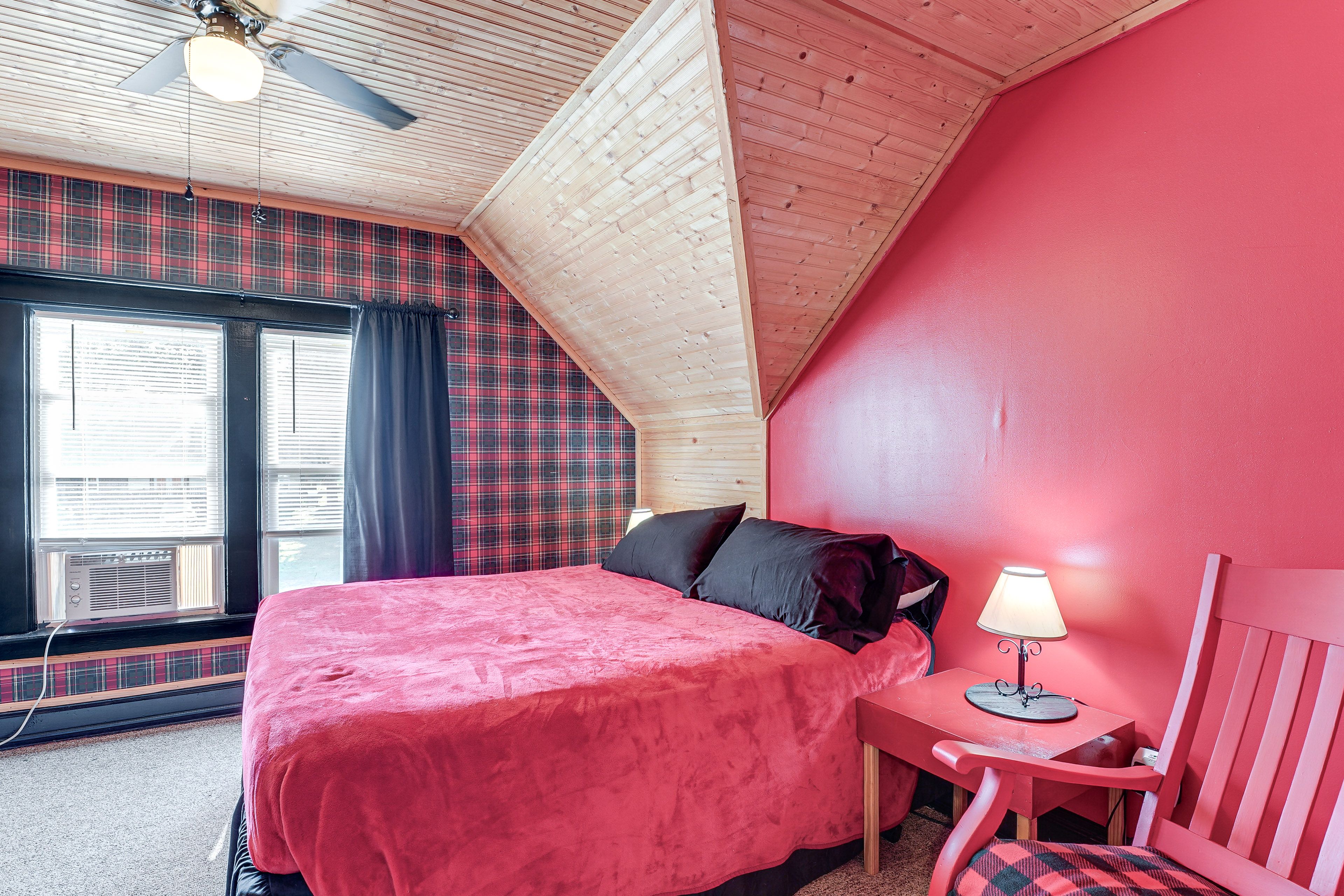 Bedroom 1 | 2nd Floor | Queen Bed | Smart TV | Linens Provided