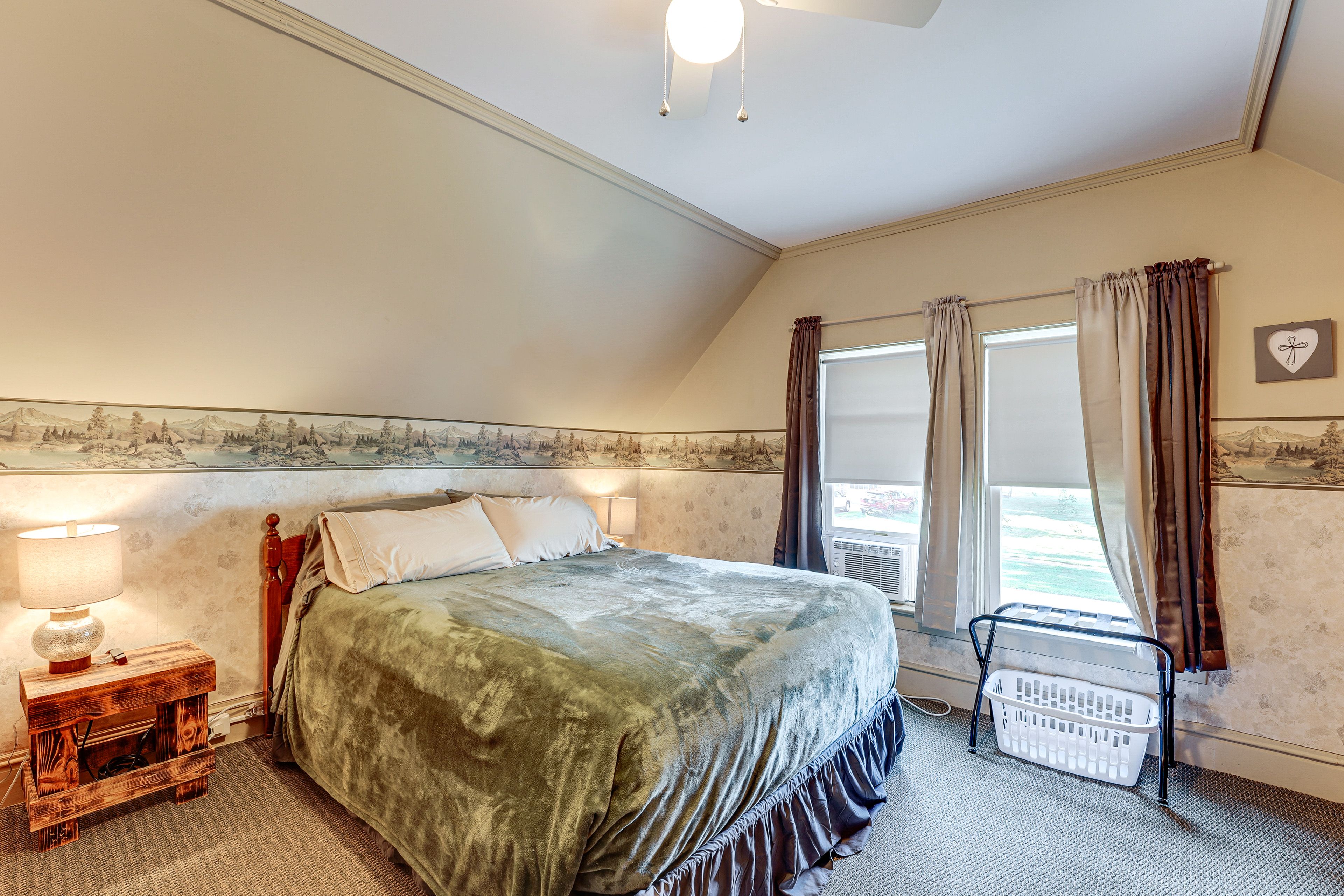 Bedroom 2 | 2nd Floor | Queen Bed | Smart TV