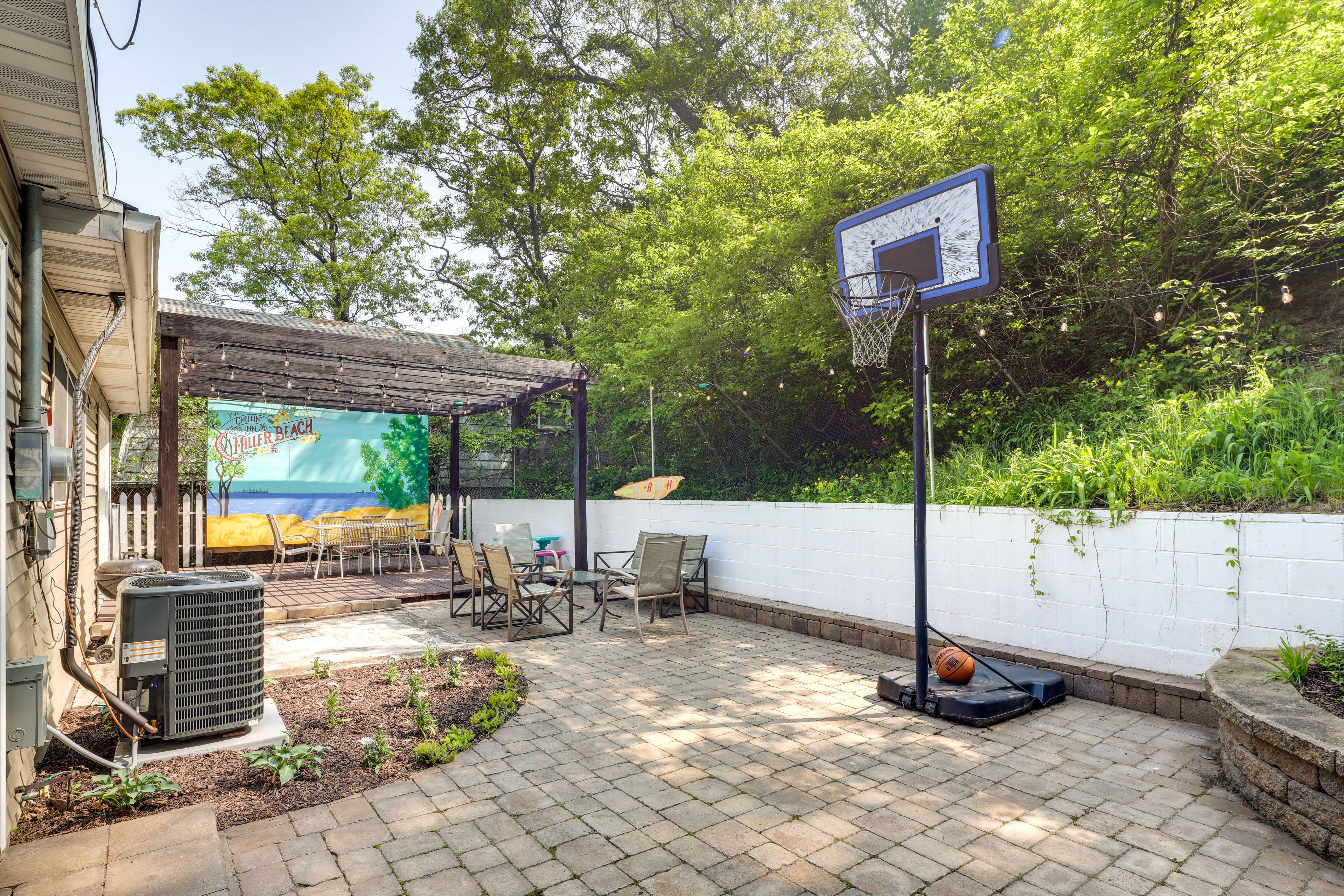 Back Patio | Outdoor Dining Areas | Basketball Hoop | Grill
