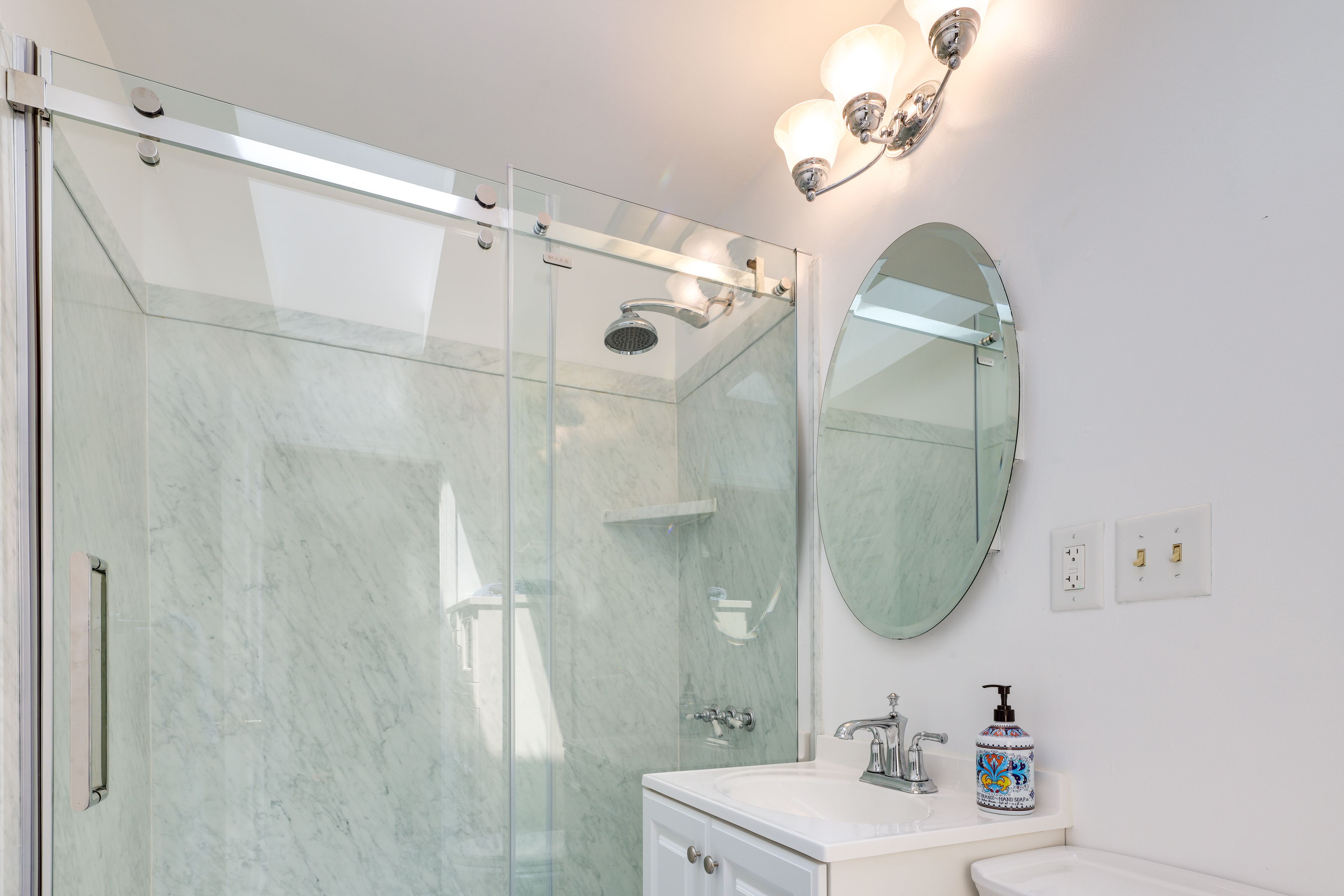 Full Bathroom | Complimentary Toiletries