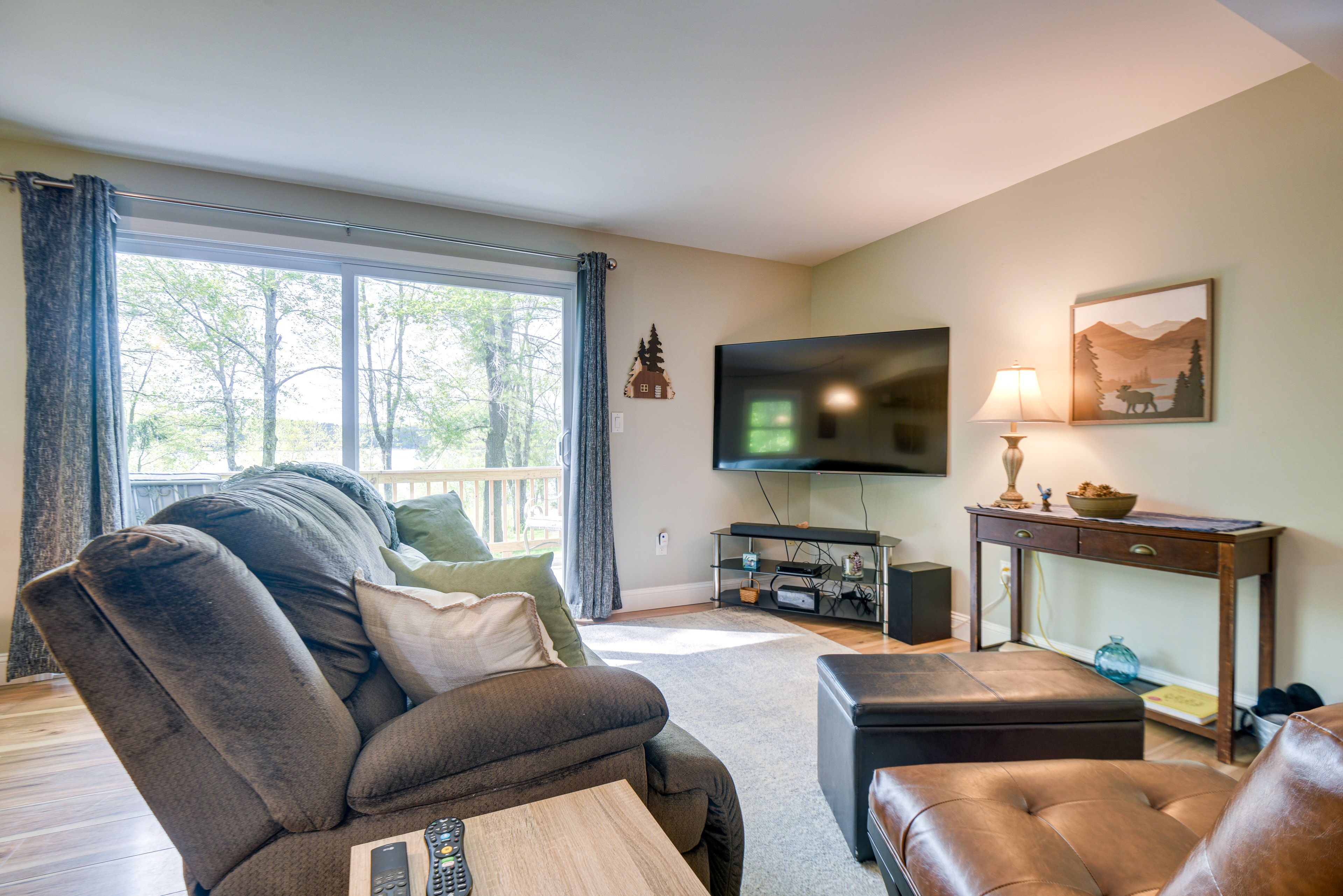 Living Room | Sleeper Sofa | Smart TV