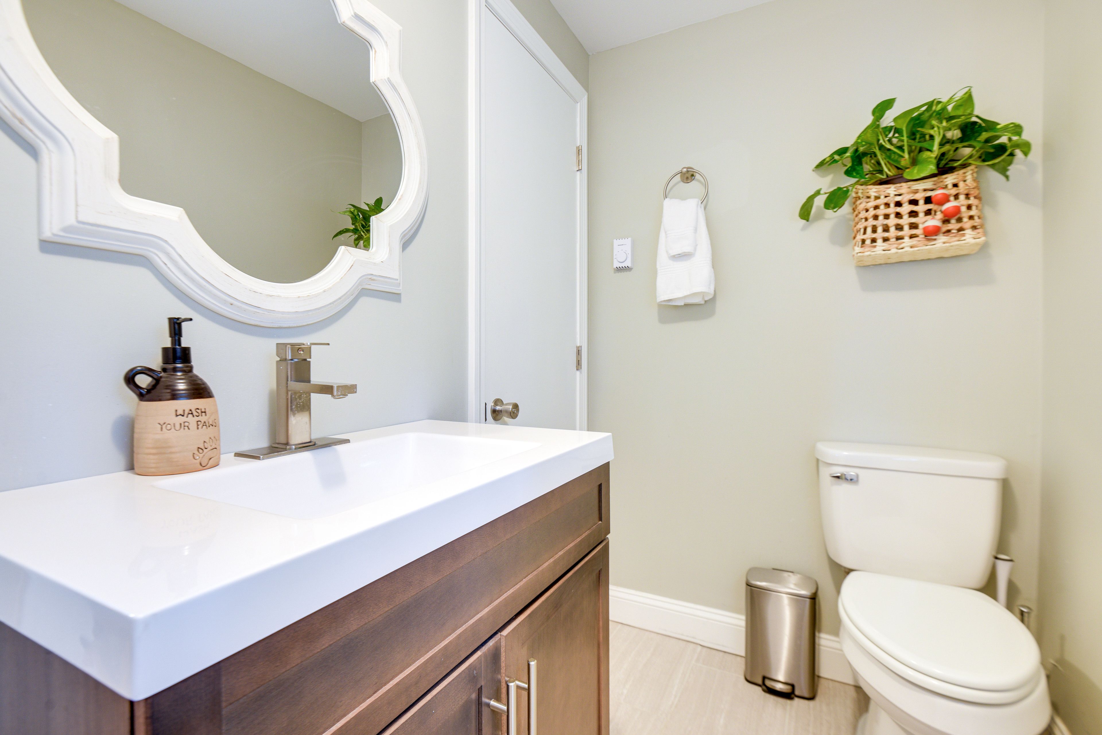 Full Bathroom | Towels Provided | Complimentary Toiletries