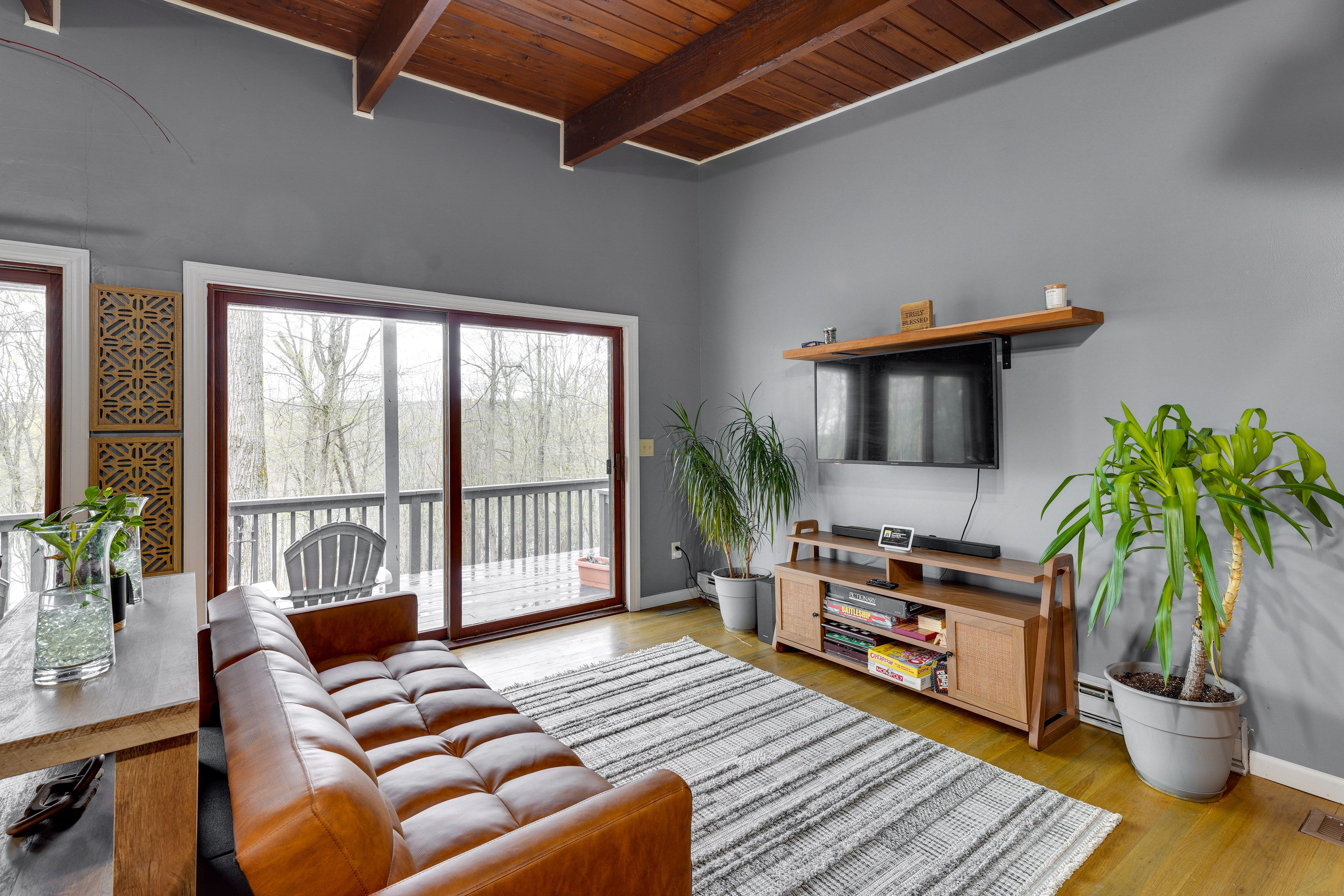 Living Room | 1st Floor | Full Sleeper Sofa | Central Heating | Smart TV