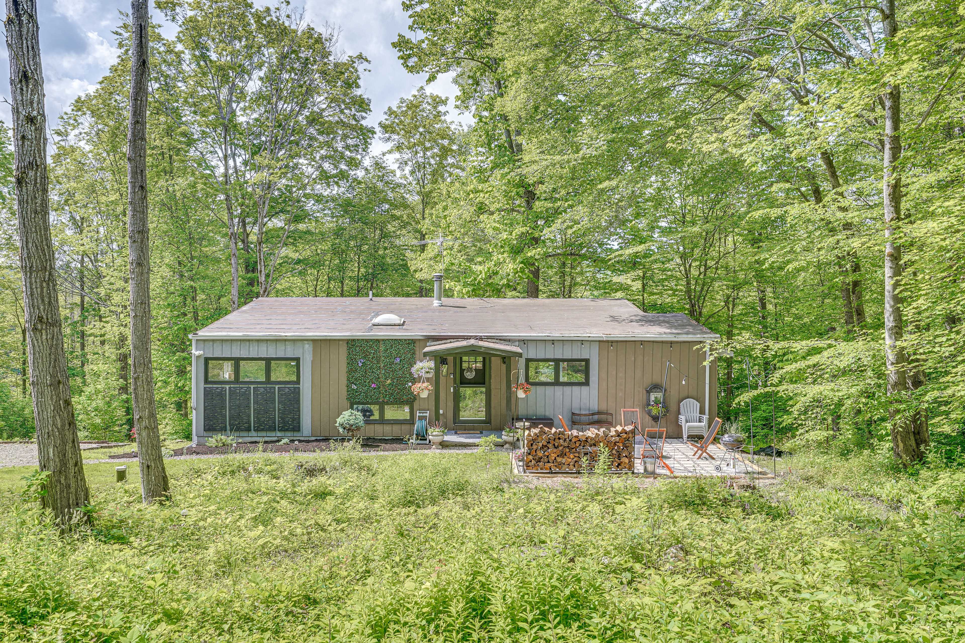 Property Exterior | 2-Level Cabin