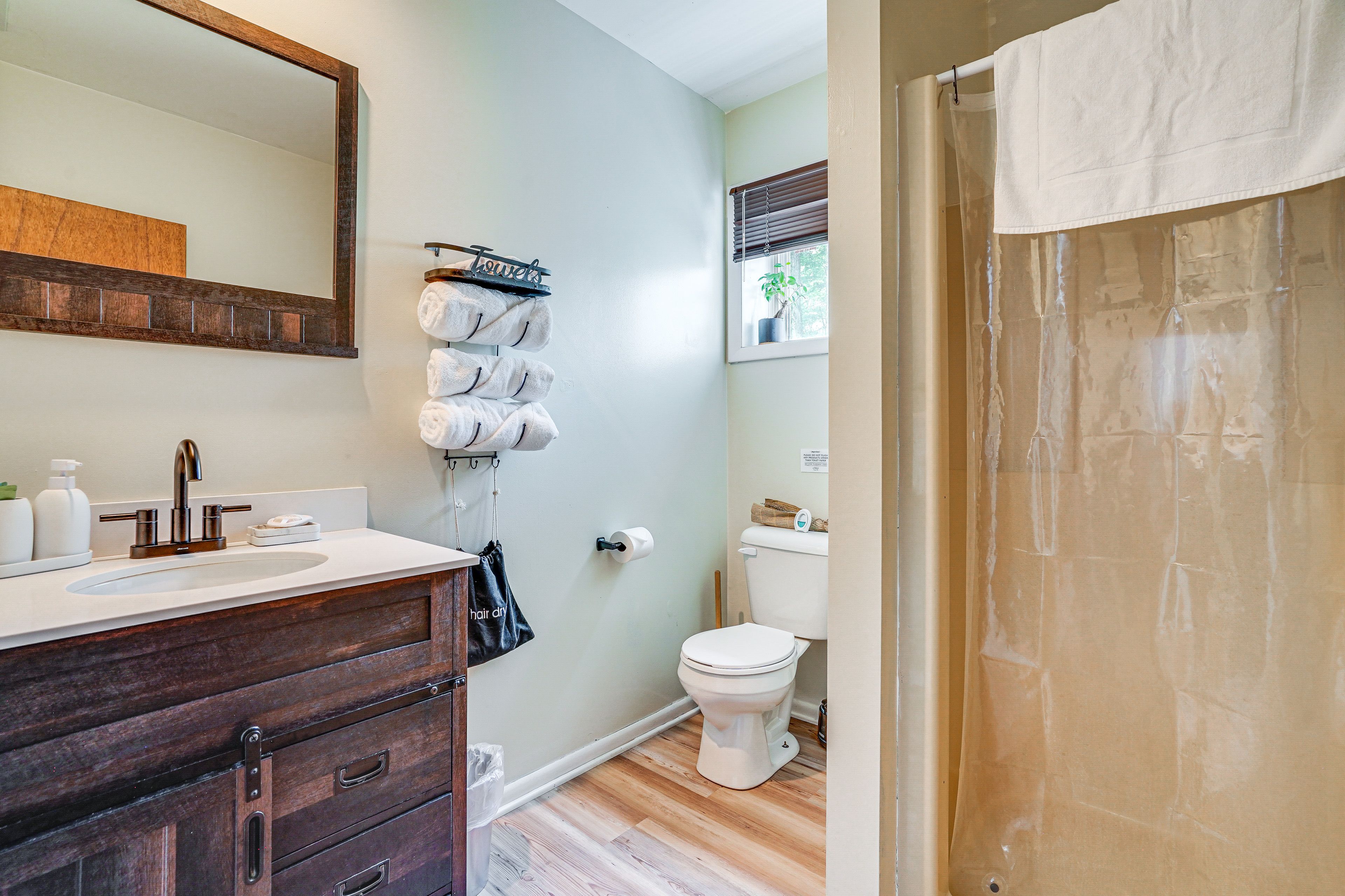 Full Bathroom | Basement Floor | Complimentary Toiletries