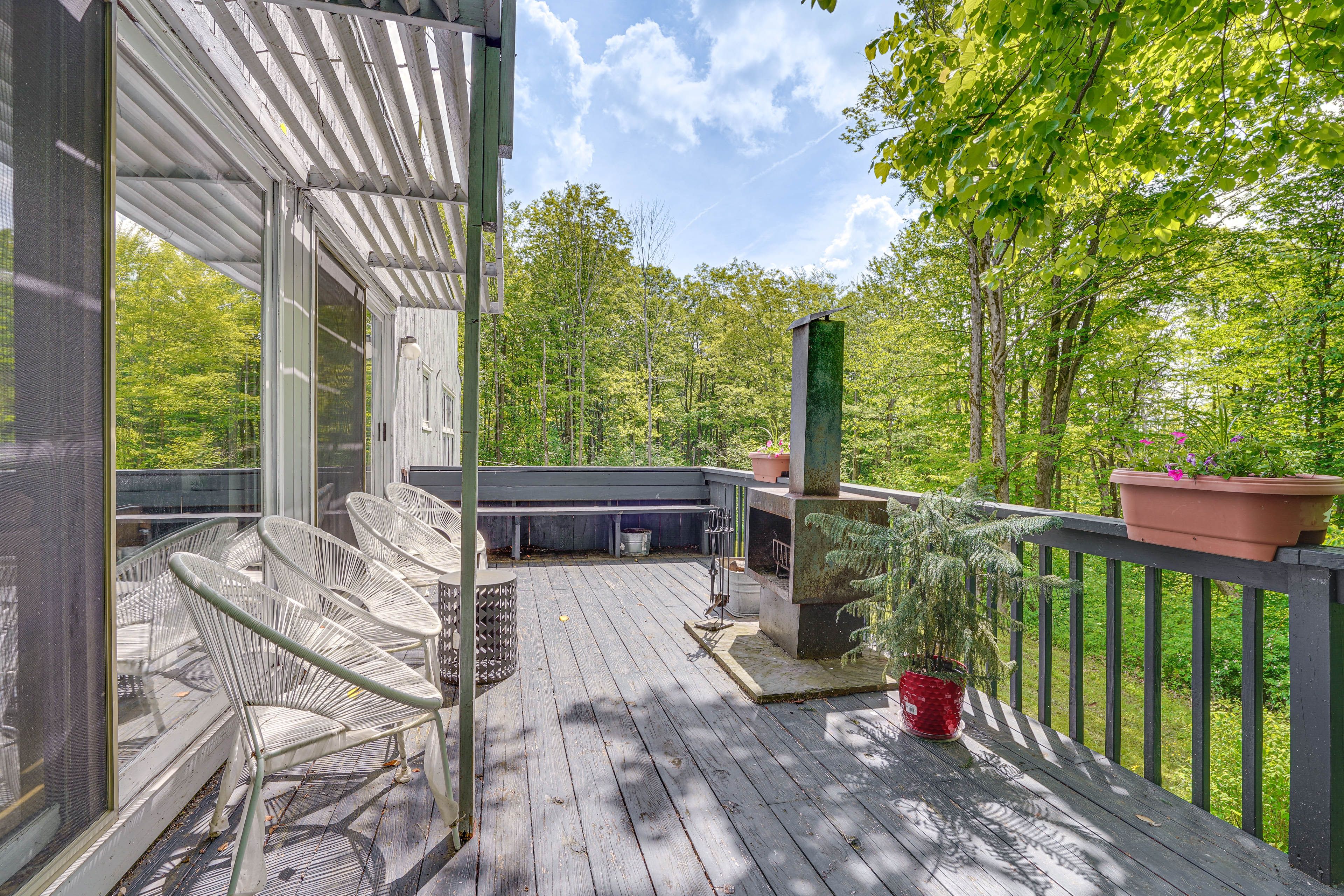 Private Deck | Wood-Burning Fire Pit